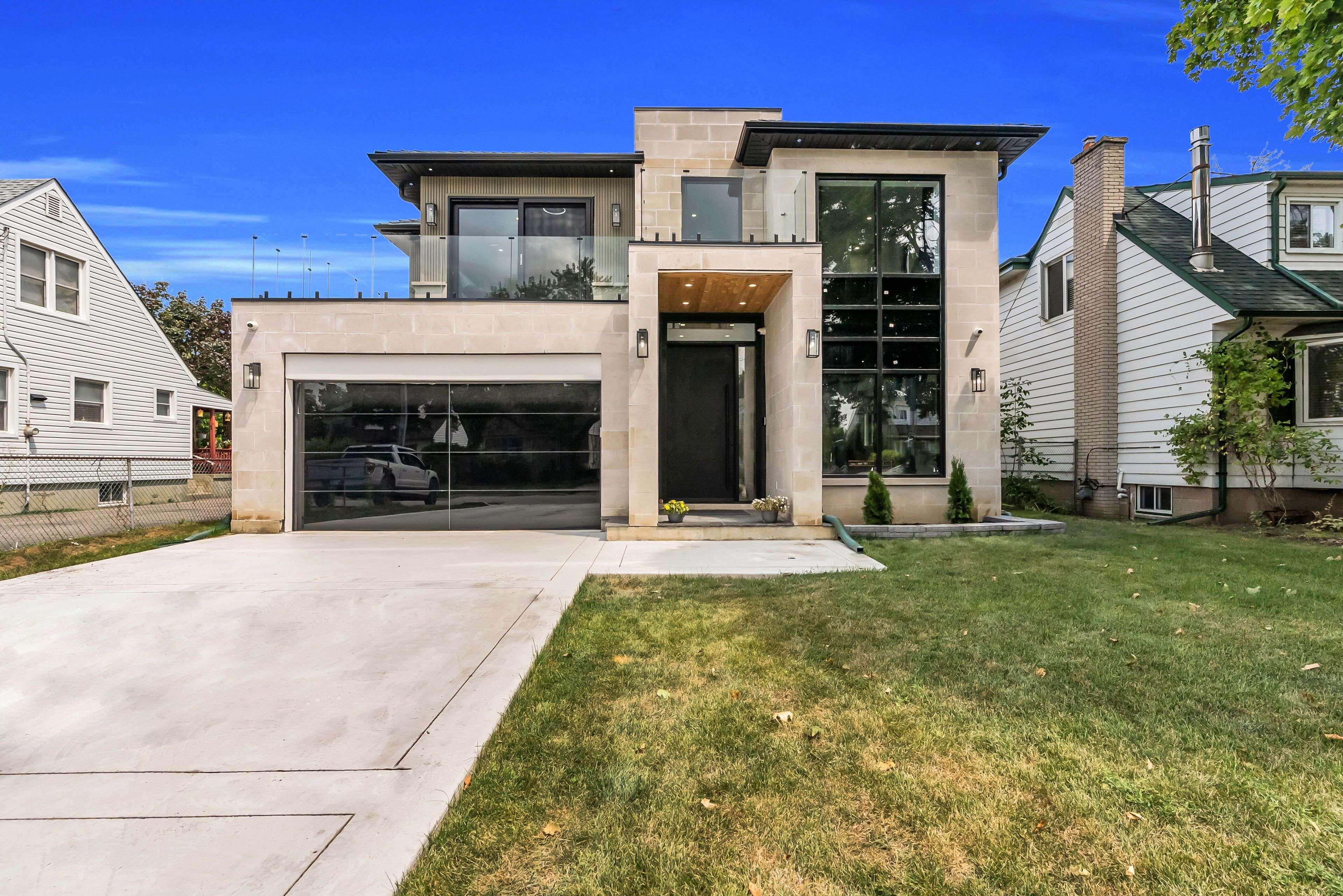 Mississauga, ON L5M 1N6,9 Earl ST