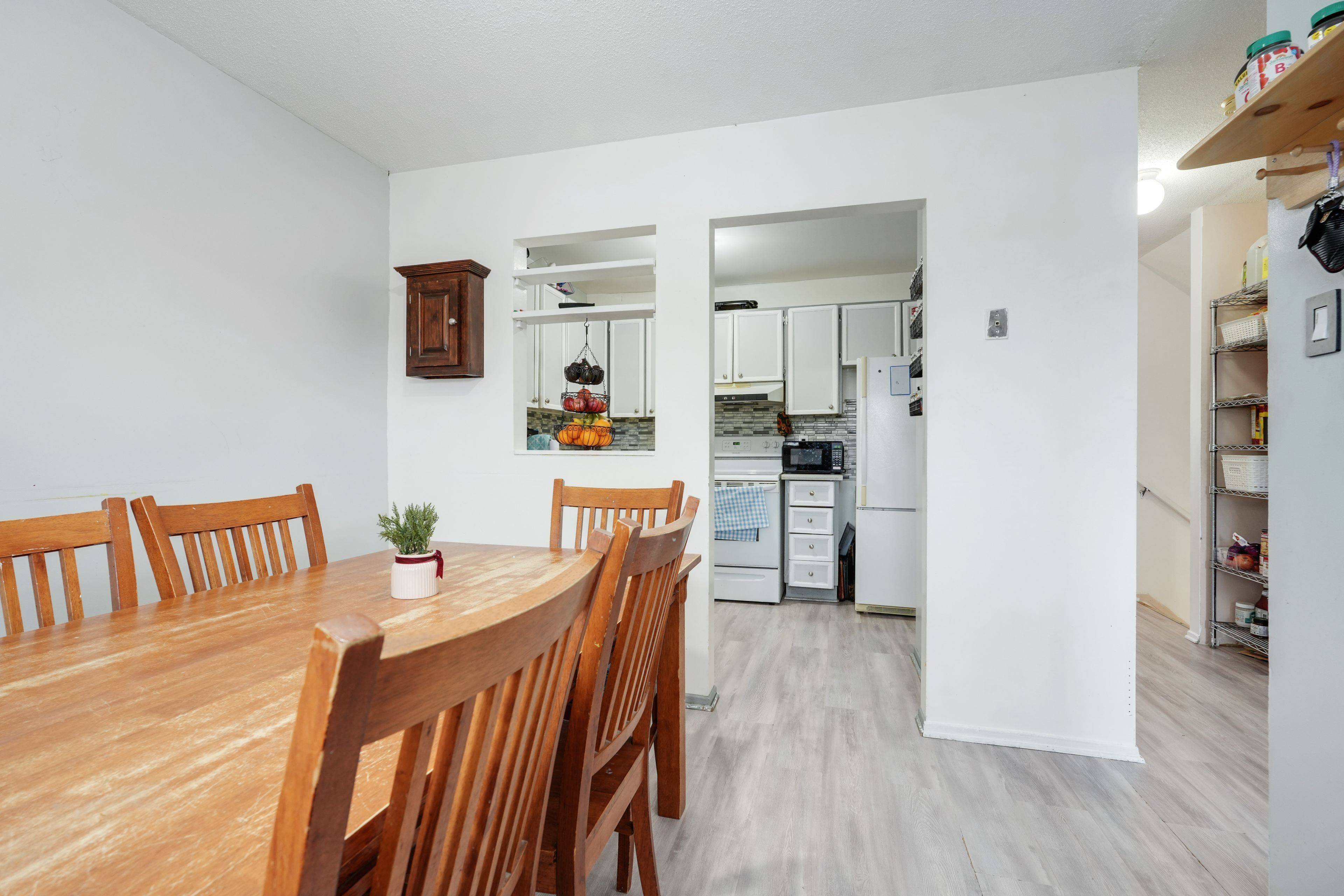 Cyrville - Carson Grove - Pineview, ON K1B 4W6,1807 Meadowbrook RD