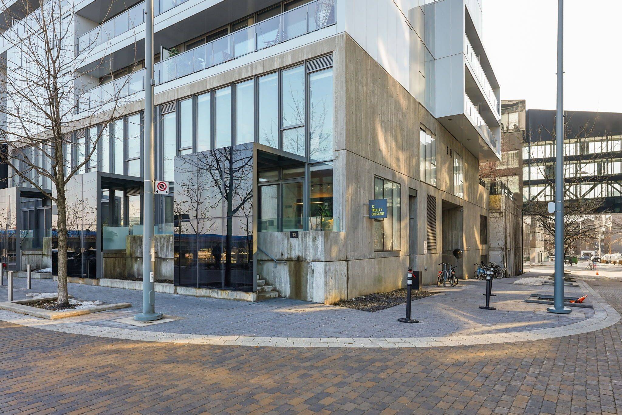 Toronto C08, ON M5A 0H4,38 Trolley CRES