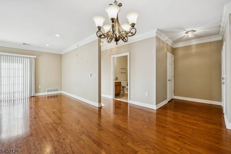 East Brunswick Twp., NJ 08816,540 Cranbury Rd #446