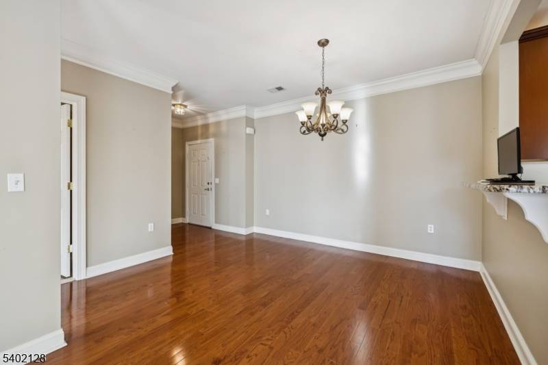 East Brunswick Twp., NJ 08816,540 Cranbury Rd #446