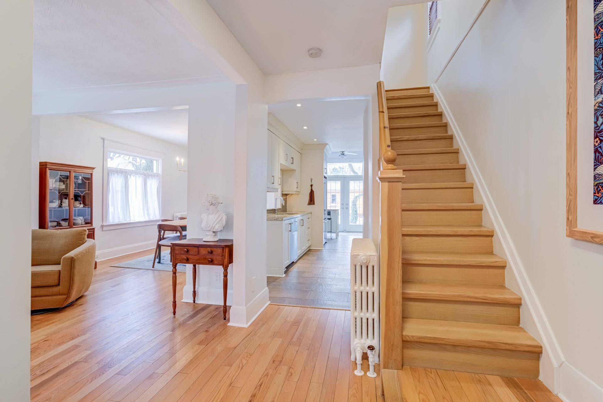 Toronto E02, ON M4L 3K8,33 Ladykirk AVE