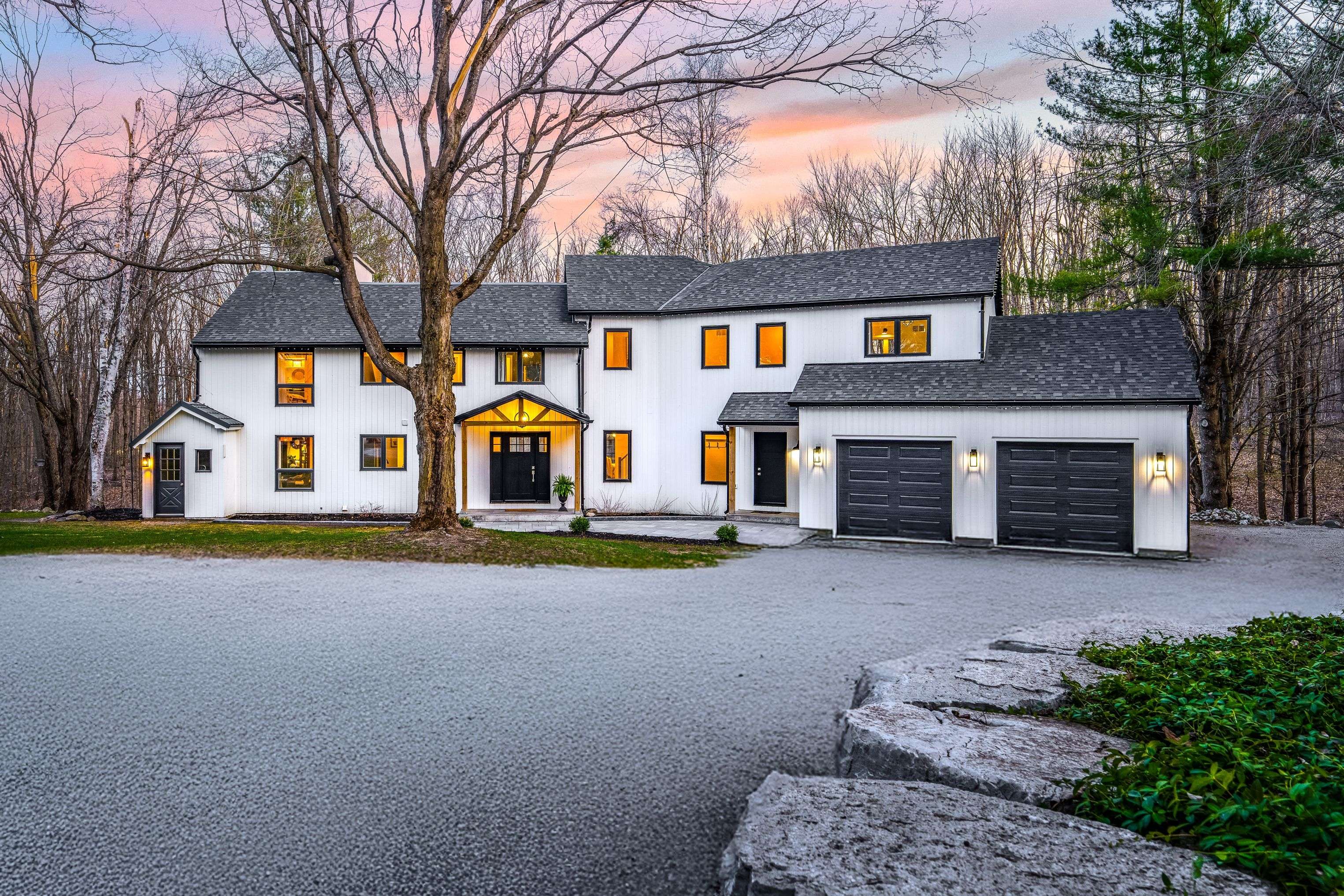 Oro-medonte, ON L0L 1T0,1359 Old Barrie RD E