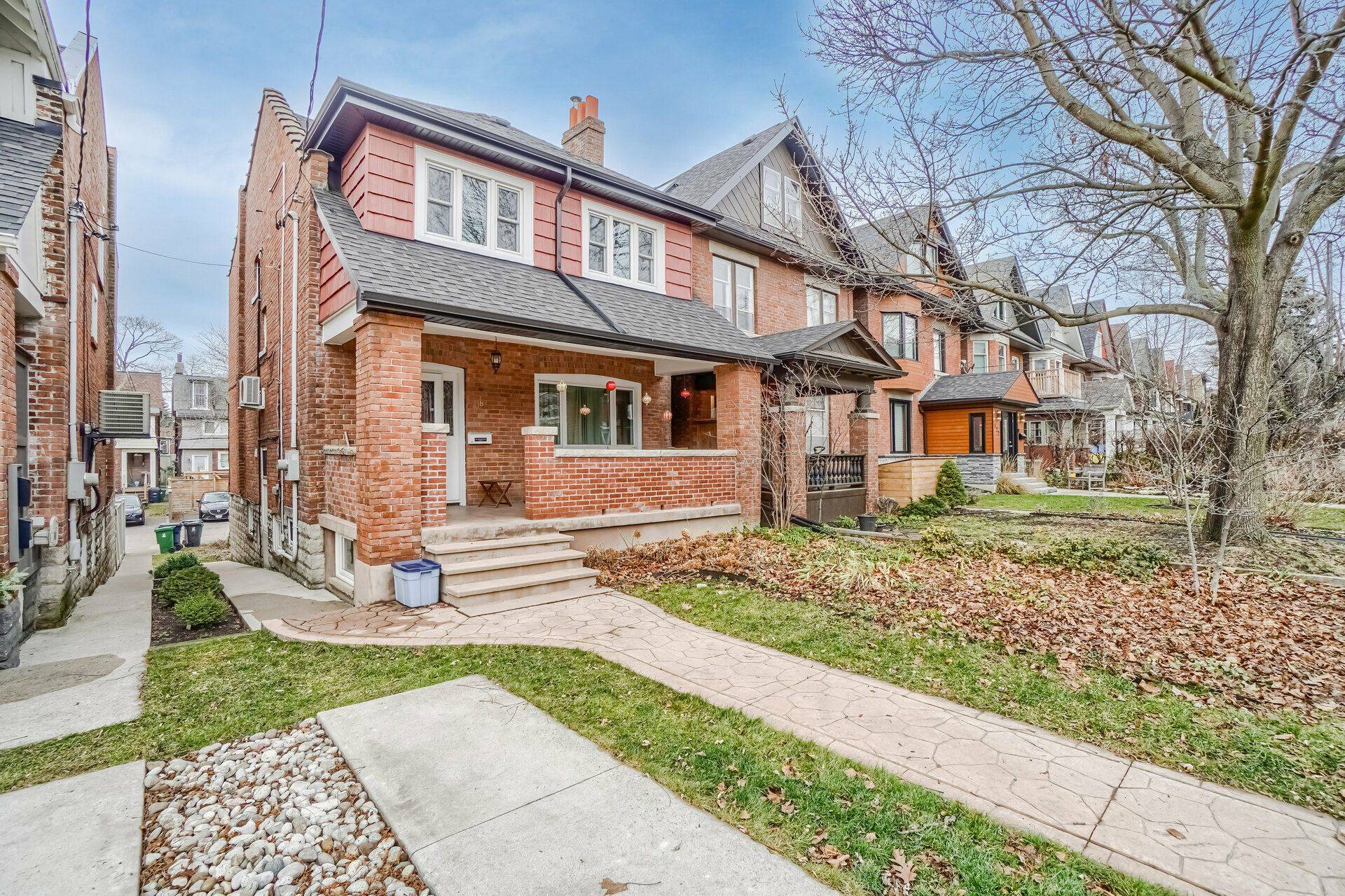 Toronto W02, ON M6P 2L9,118 Mavety ST #Lower