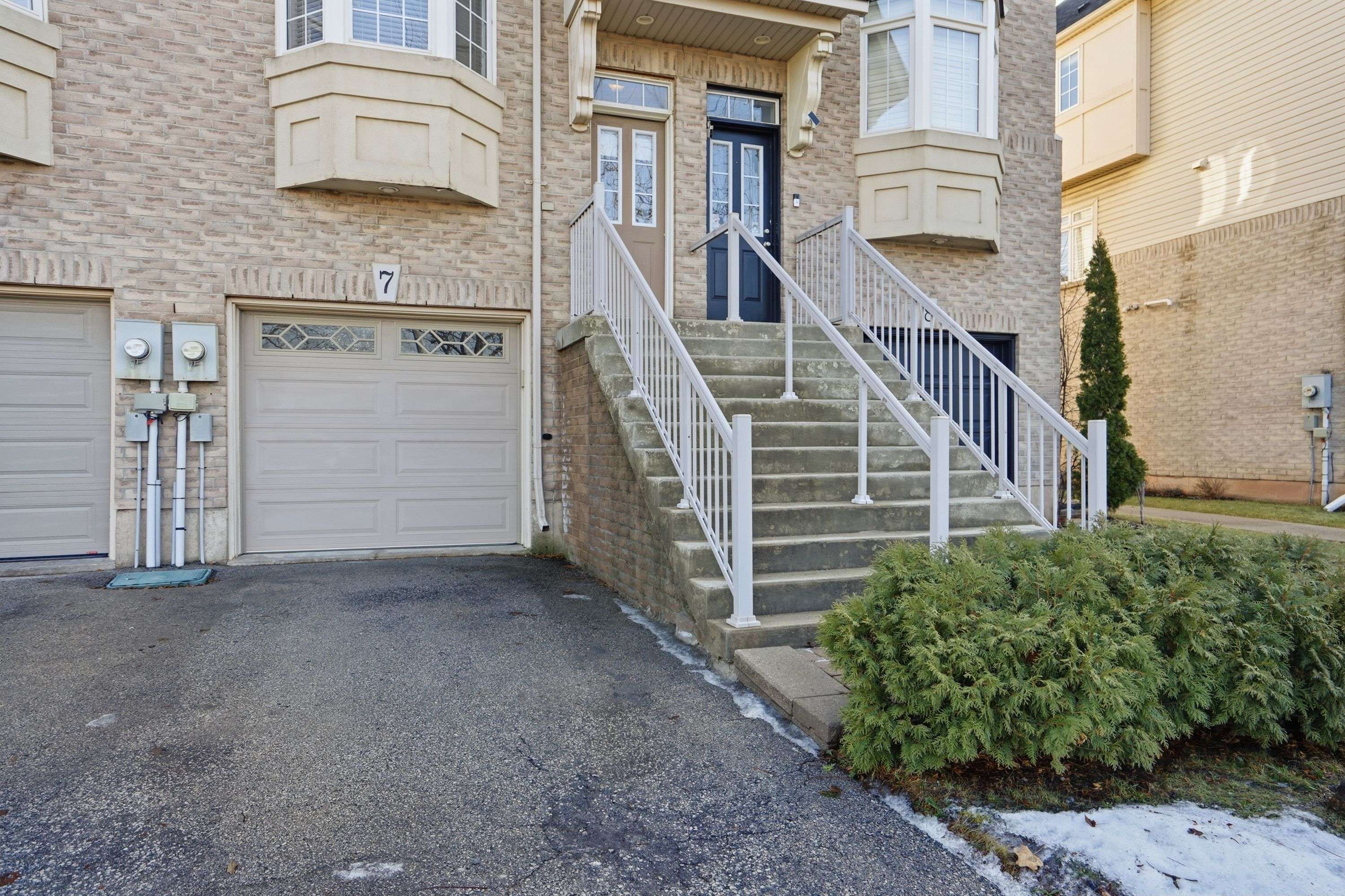 Burlington, ON L7L 7E9,5080 Fairview ST #7