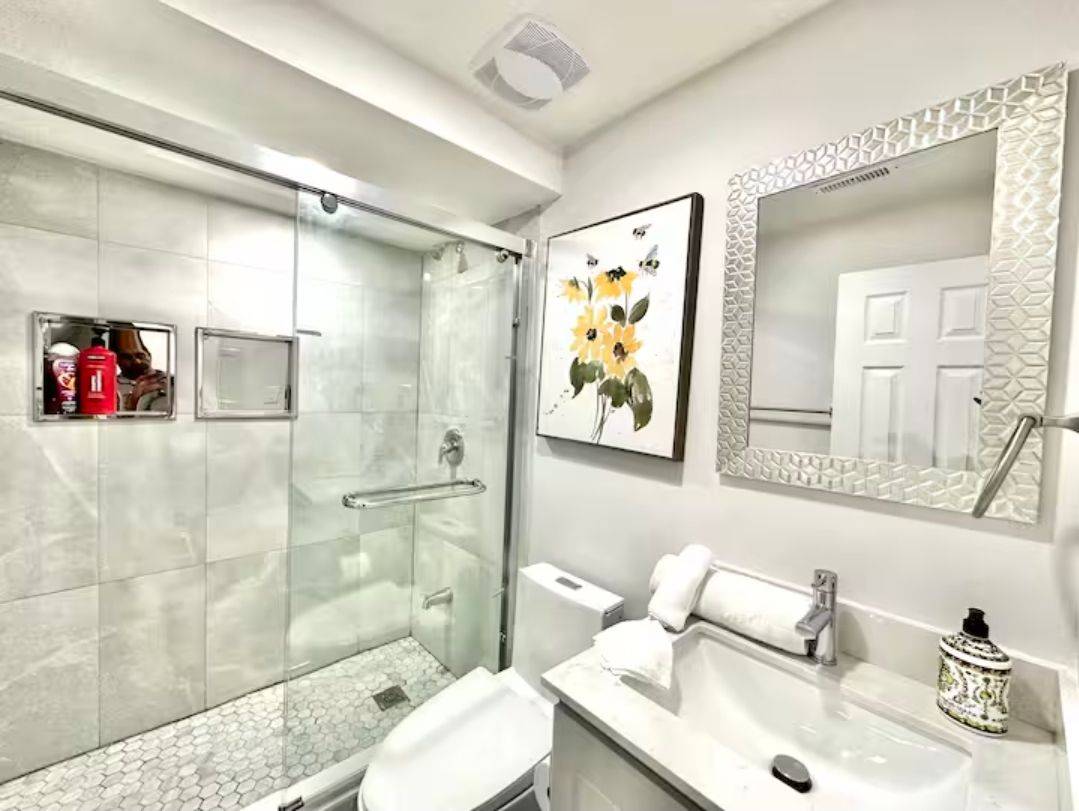 Mississauga, ON L5J 4G4,1749 Wembury RD #Lower