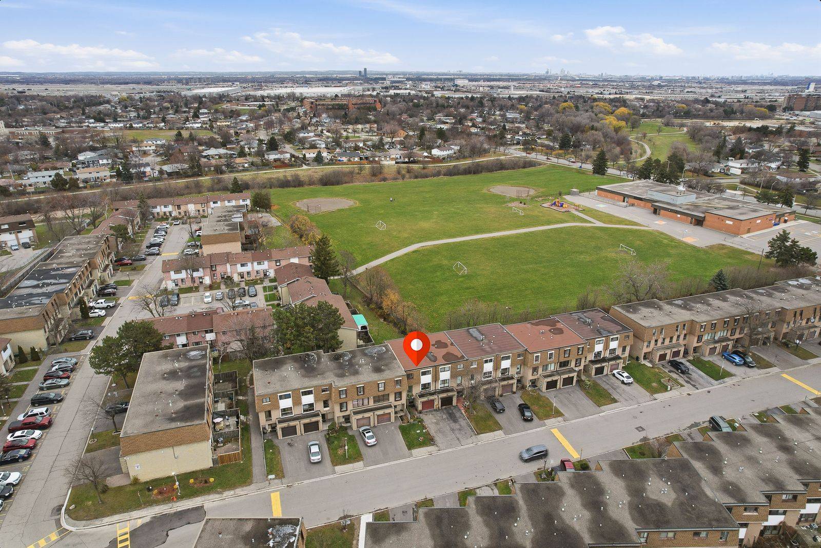 Brampton, ON L6T 2E6,216 Fleetwood CRES