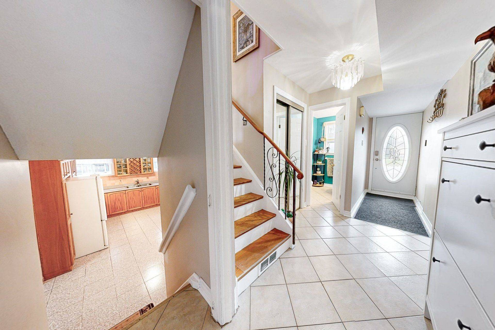 Mississauga, ON L5E 2L3,1435 Strathy AVE