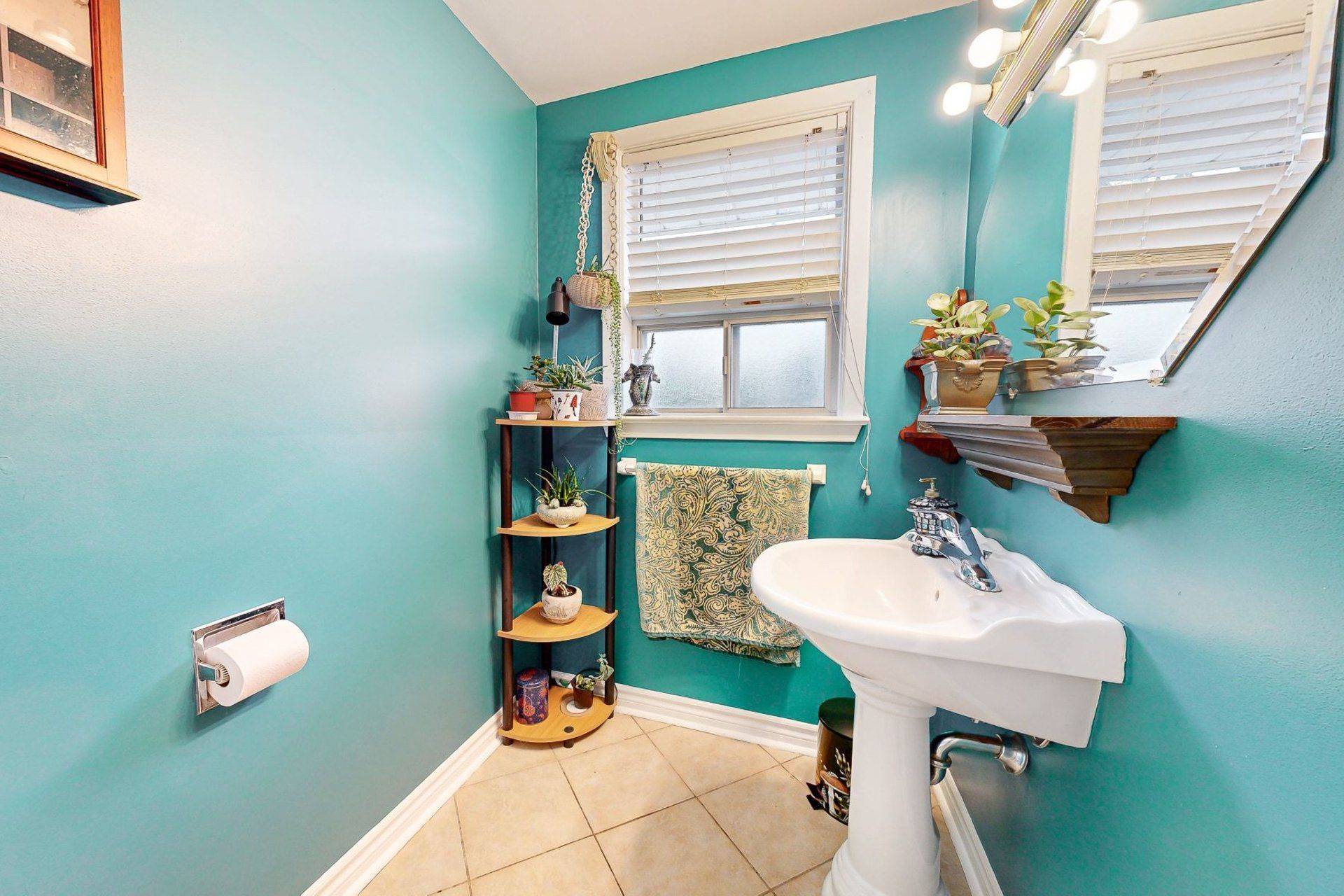 Mississauga, ON L5E 2L3,1435 Strathy AVE