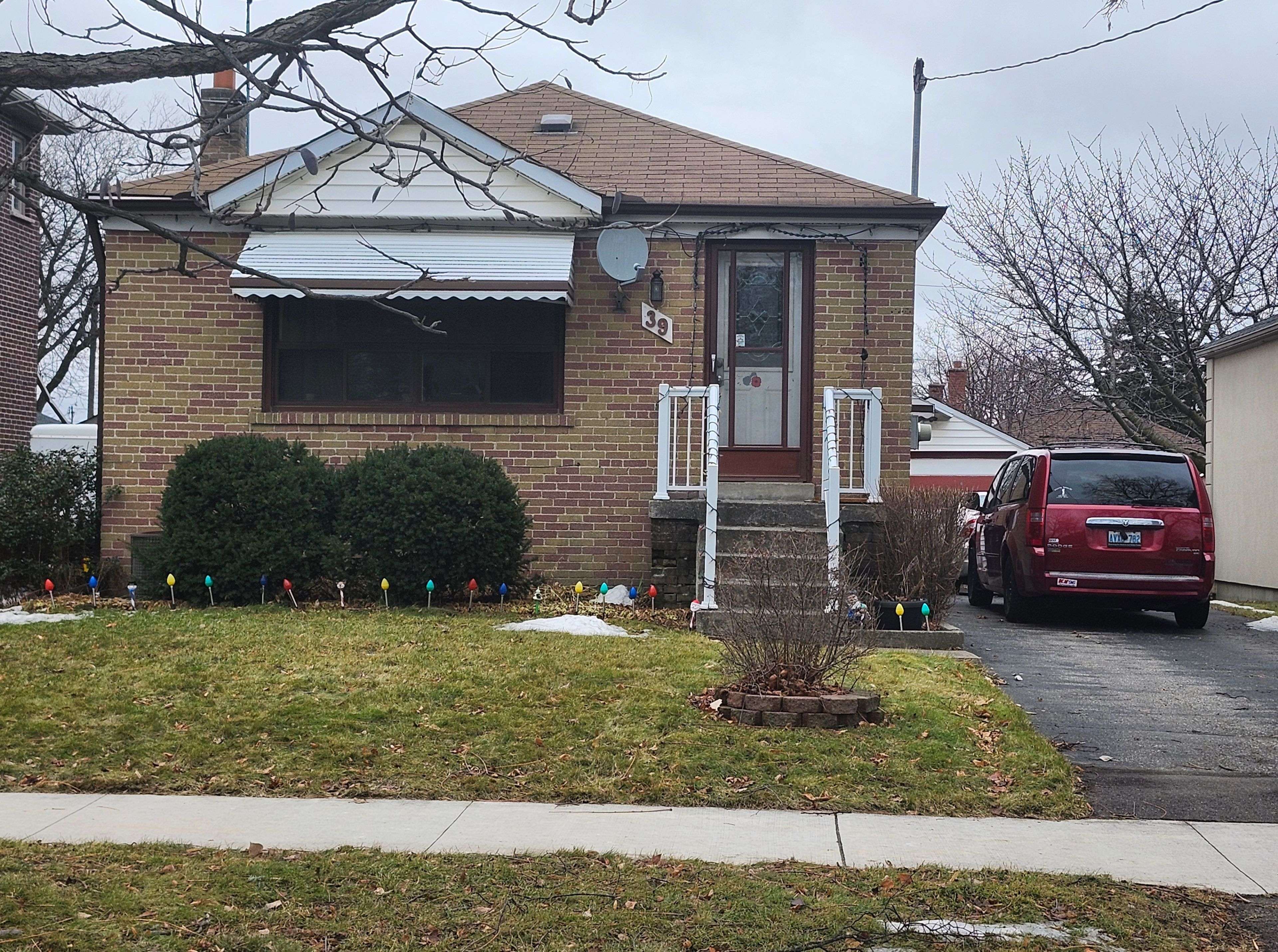 Toronto W08, ON M8Z 5A3,39 Trueman AVE