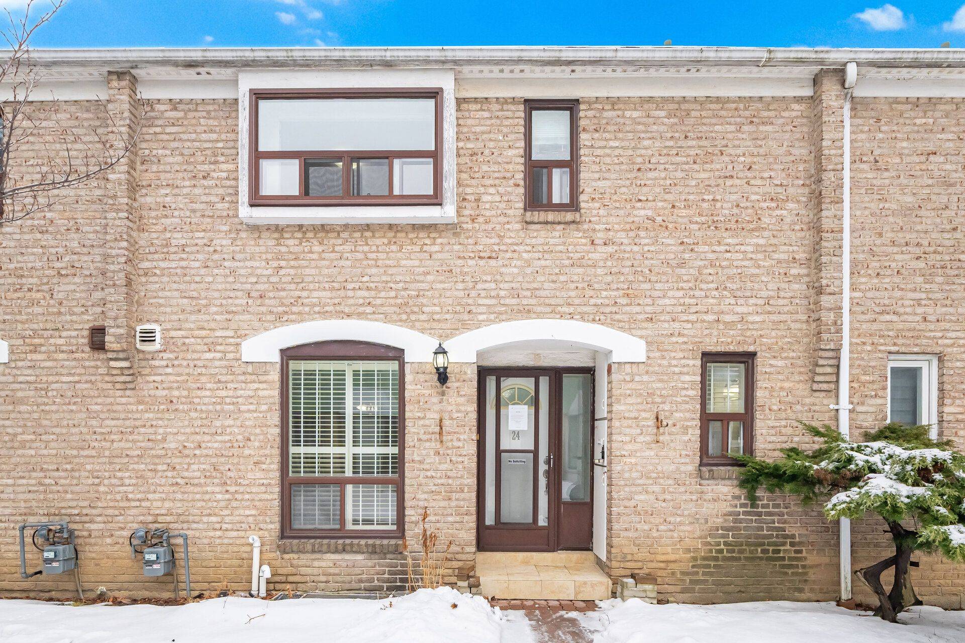 Toronto W05, ON M3N 2G7,25 Gosford BLVD #24