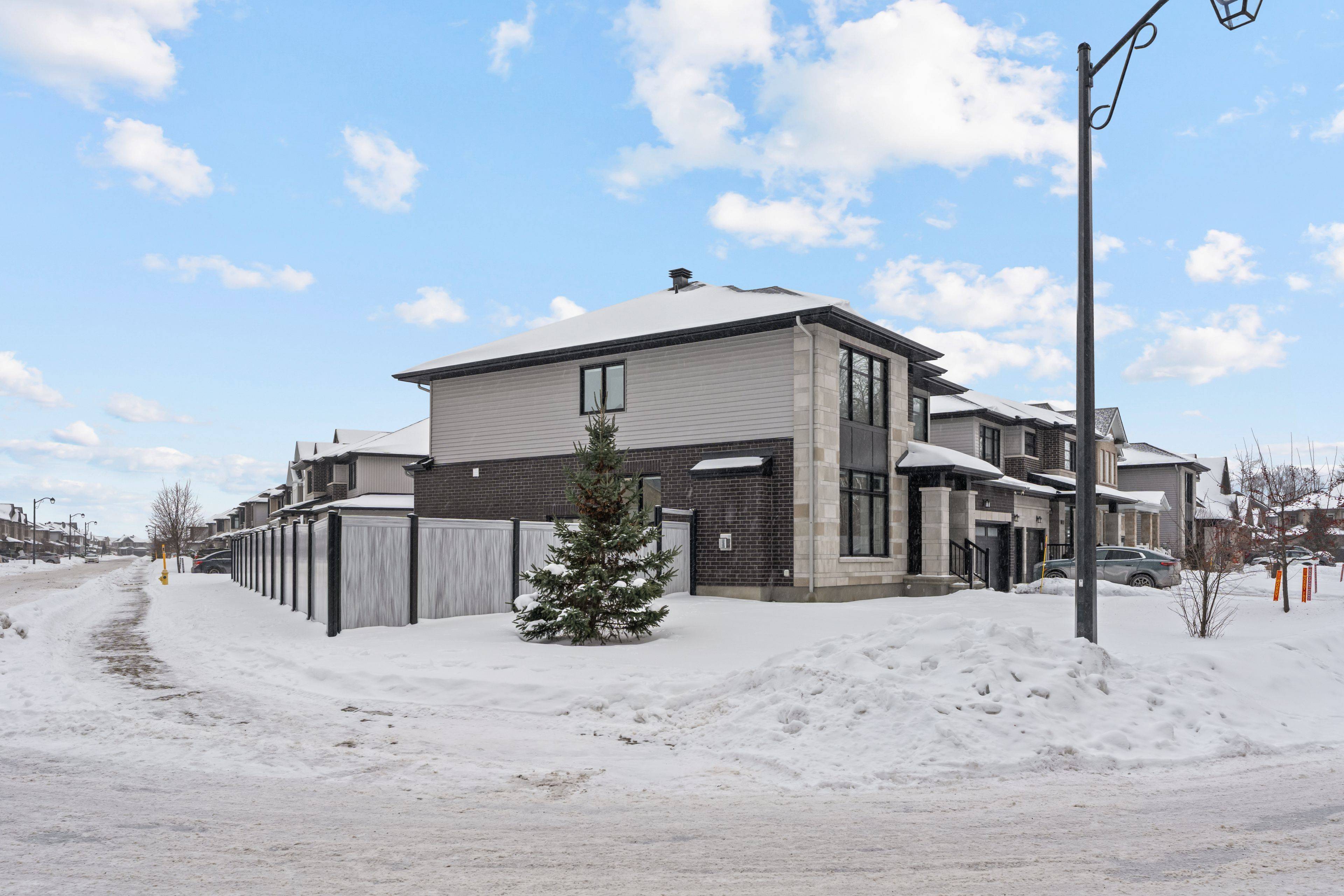 Orleans - Convent Glen And Area, ON K1W 0J2,242 Shinleaf CRES