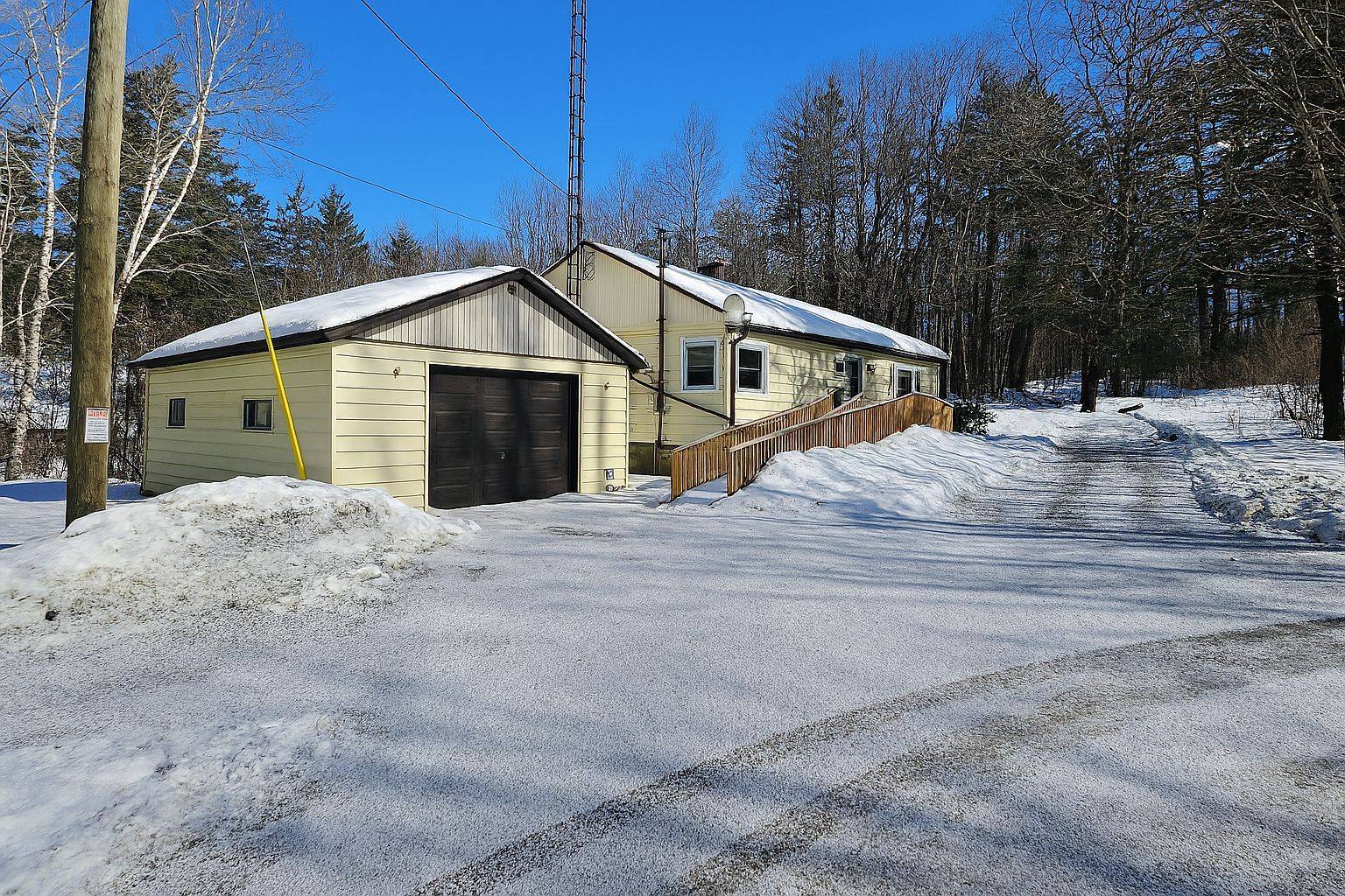 Gravenhurst, ON P0E 1G0,1479 11 HWY S