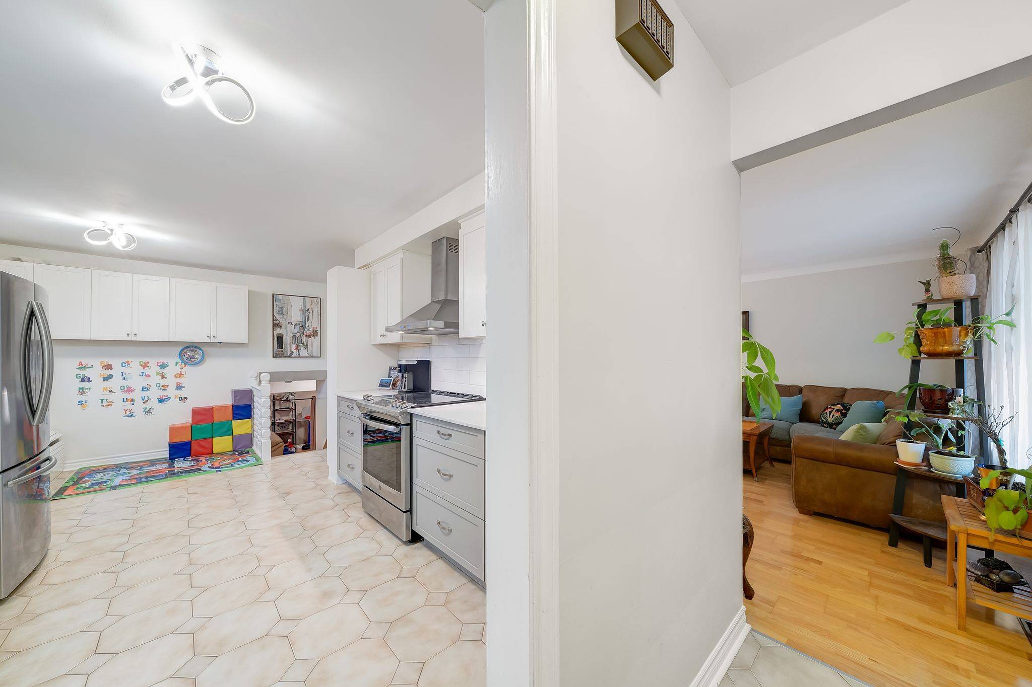 Niagara Falls, ON L2H 1S5,6185 Eldorado AVE