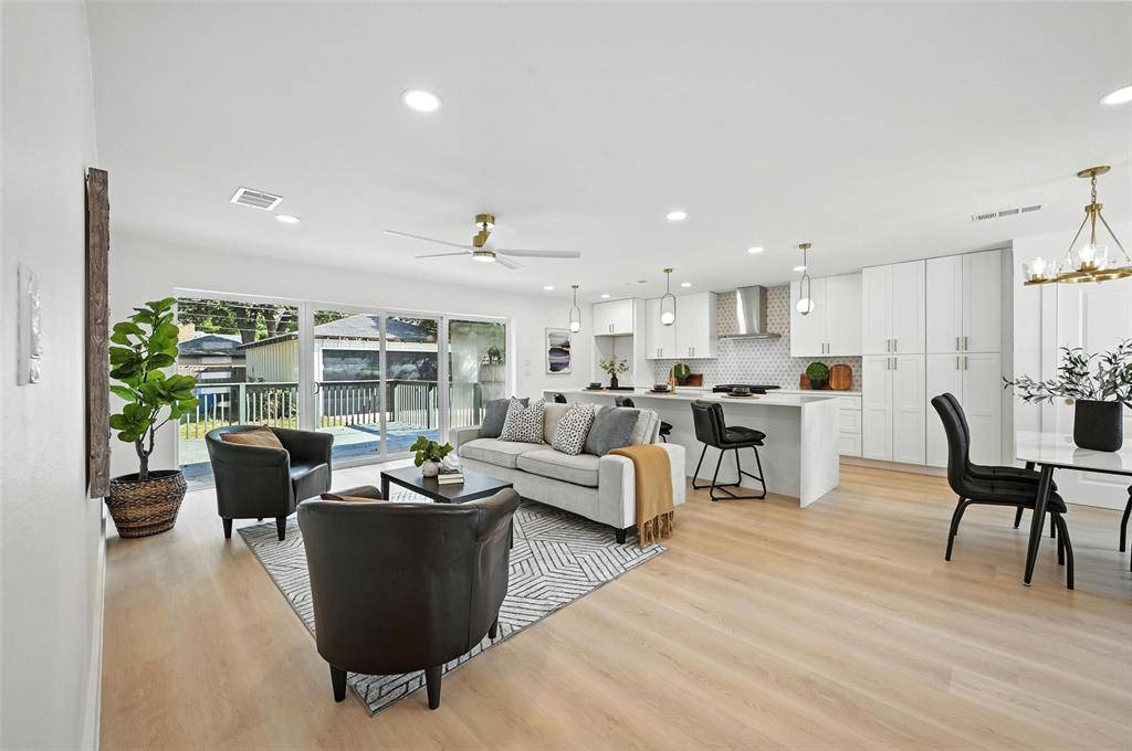 Dallas, TX 75231,6912 Town North Drive