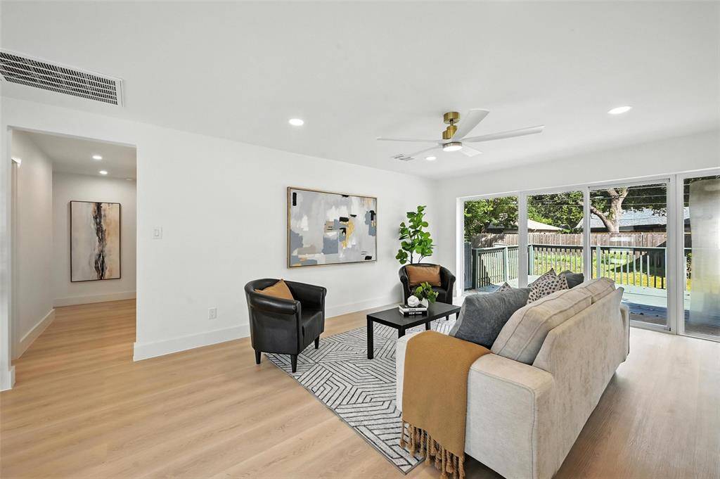 Dallas, TX 75231,6912 Town North Drive