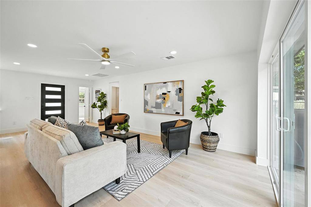 Dallas, TX 75231,6912 Town North Drive