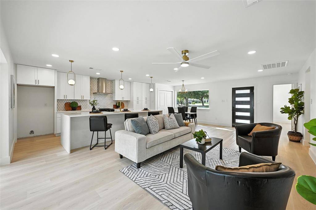 Dallas, TX 75231,6912 Town North Drive