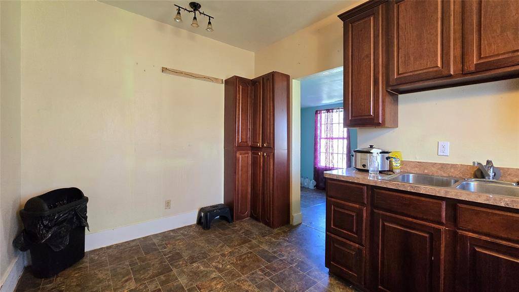 Milford, TX 76670,204 W Crossmain