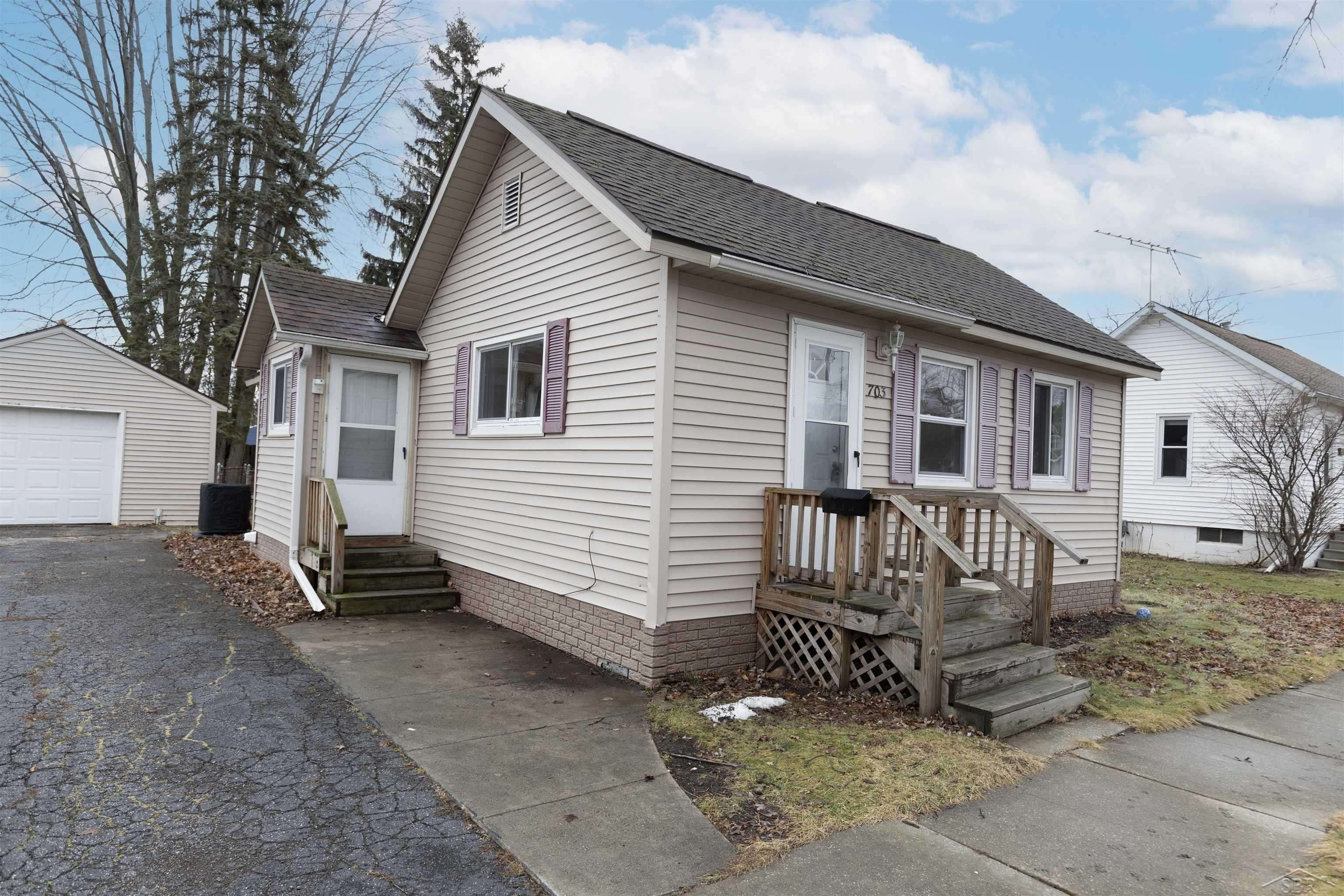 Essexville, MI 48732,703 Main ST