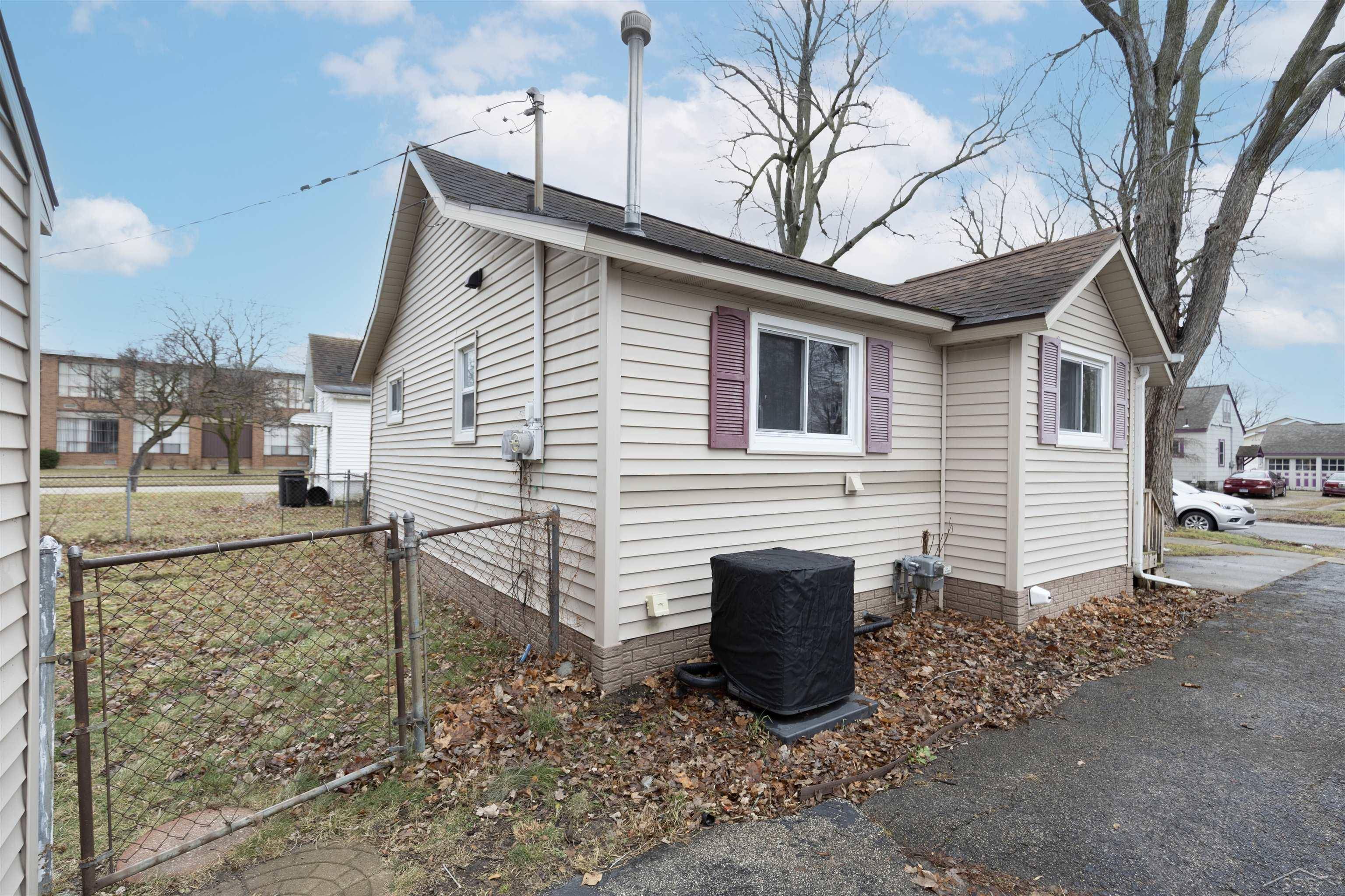 Essexville, MI 48732,703 Main ST