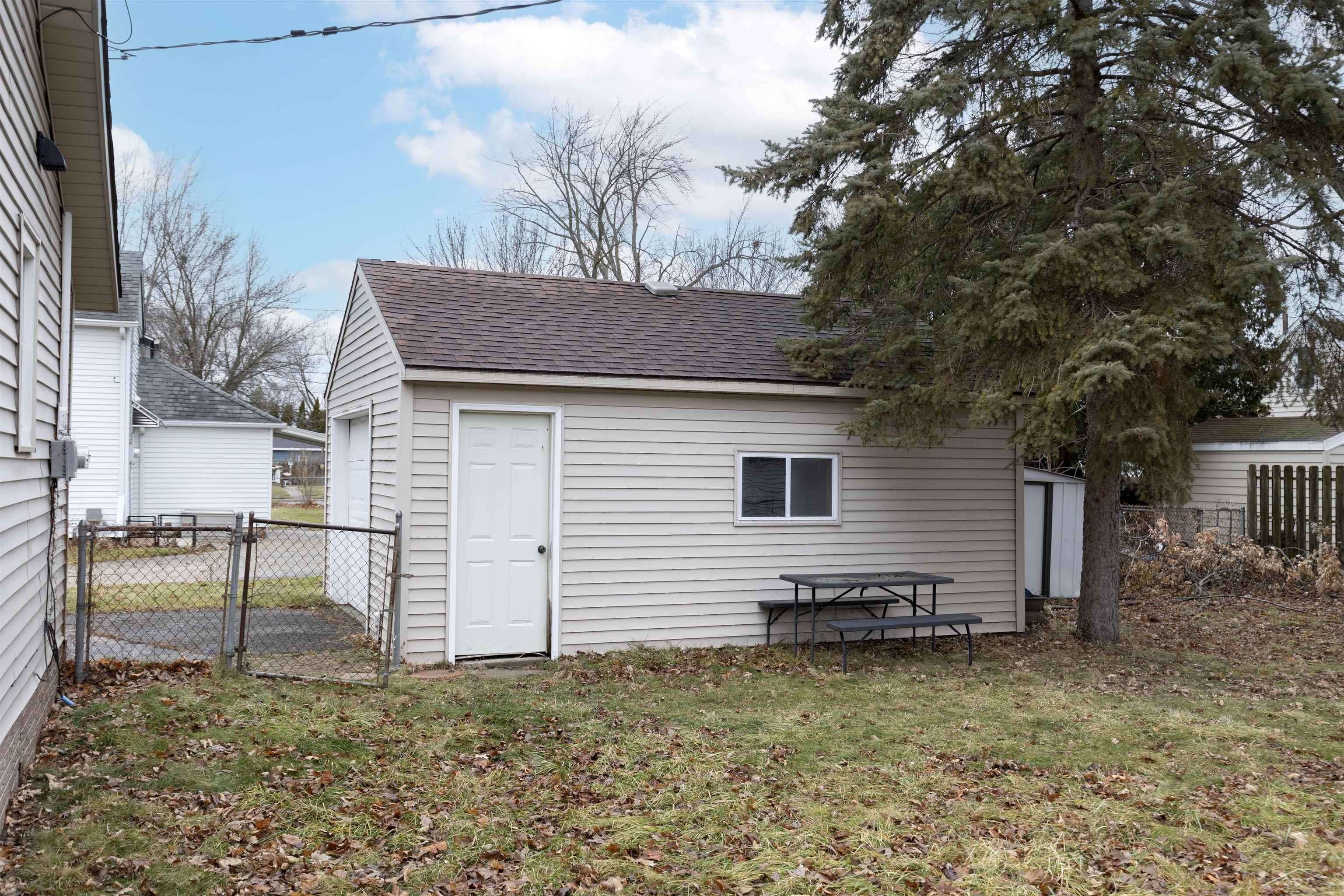 Essexville, MI 48732,703 Main ST