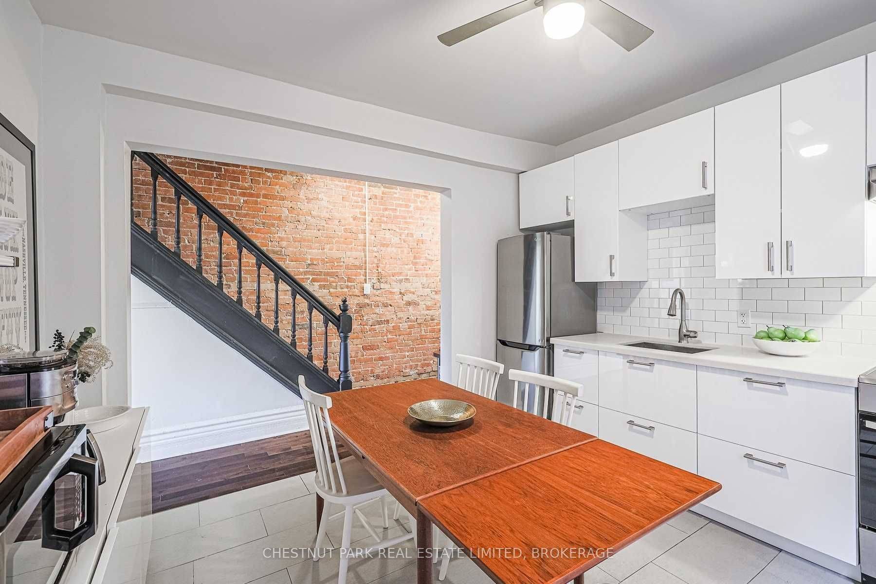 Toronto C01, ON M6G 2T3,553 Euclid AVE #Upper