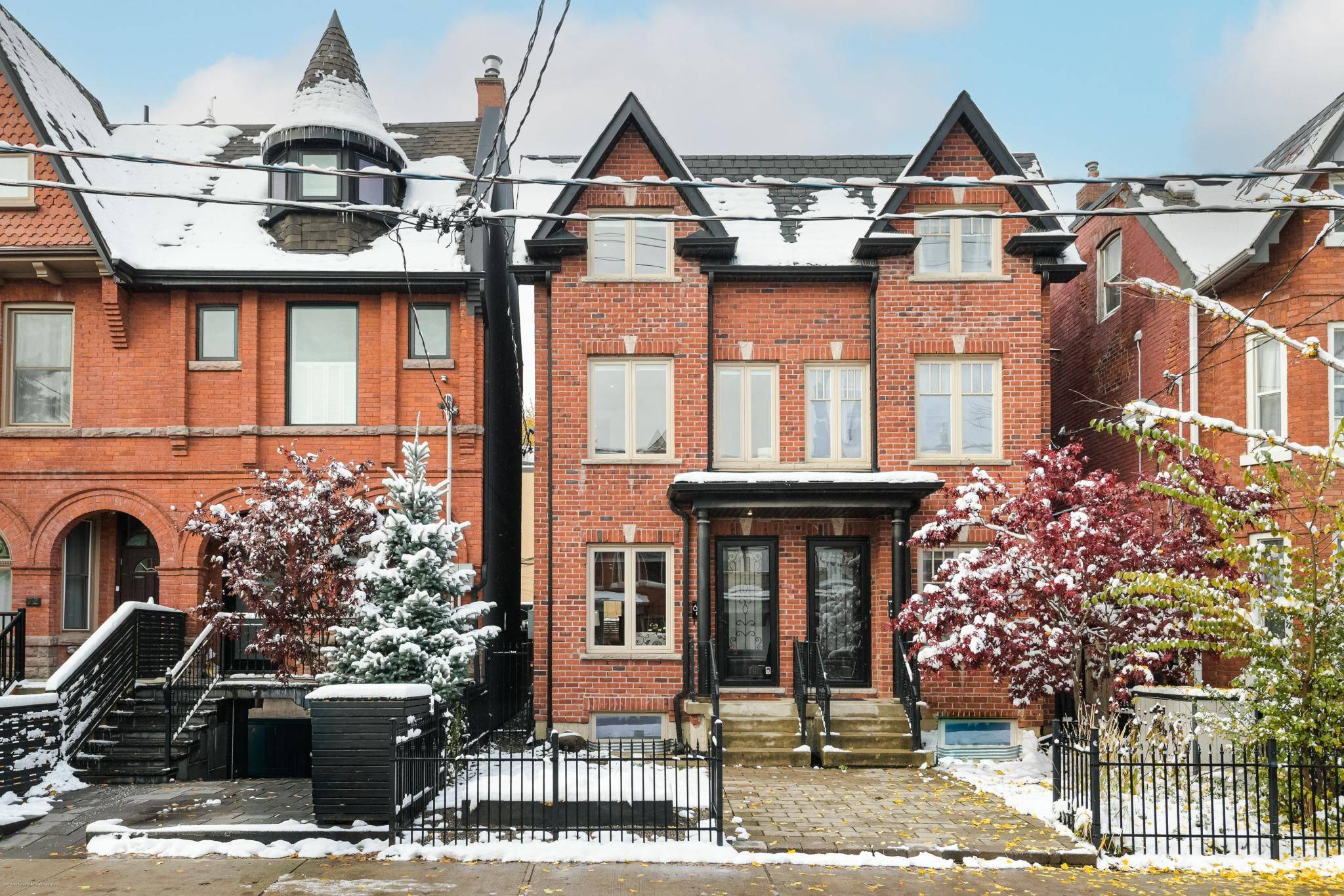 Toronto C01, ON M5T 1P1,68A Oxford ST