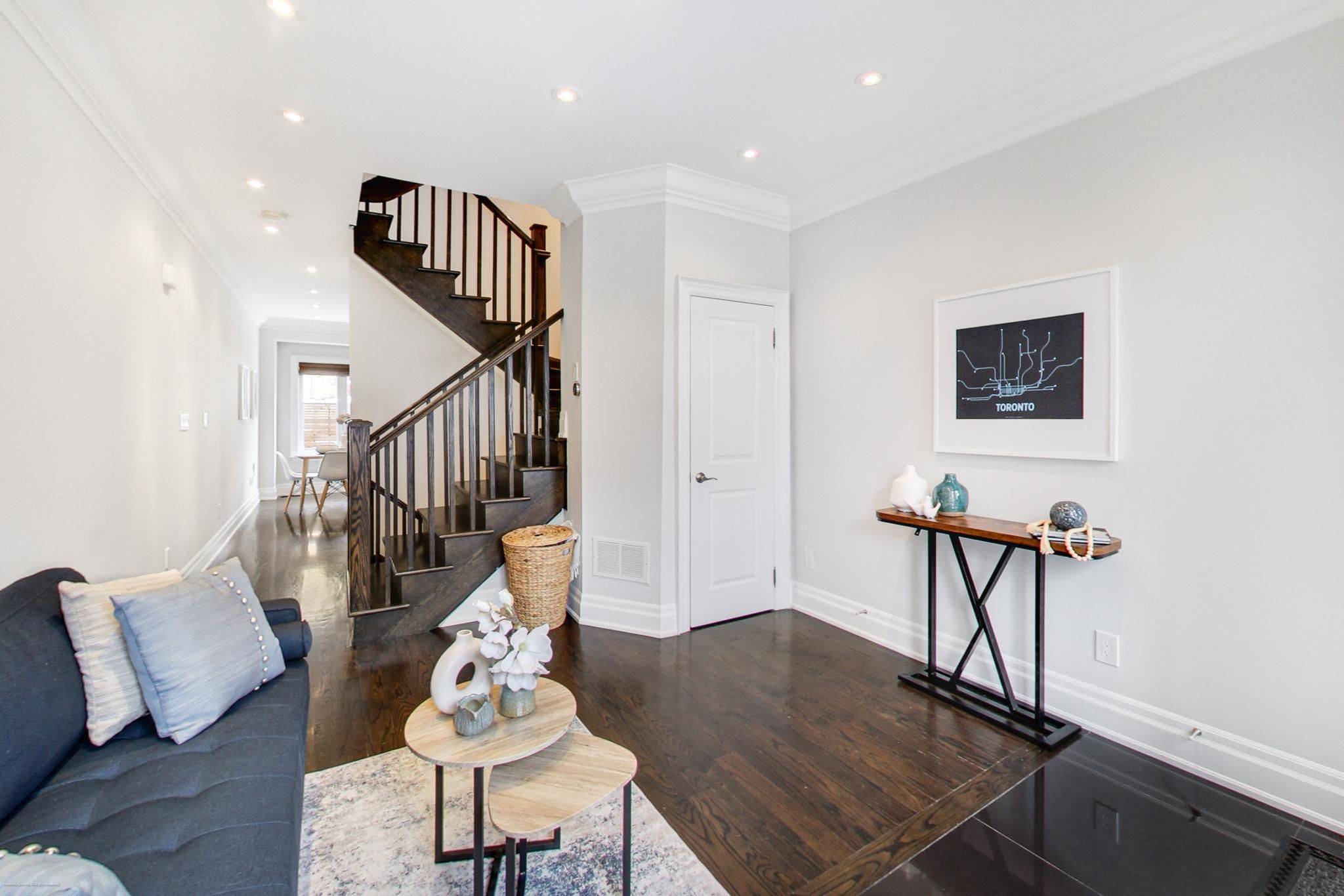 Toronto C01, ON M5T 1P1,68A Oxford ST