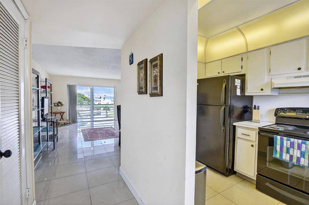 Sunrise, FL 33322,8100 Sunrise Lakes Blvd #303