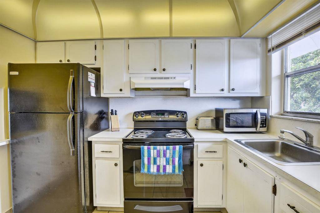 Sunrise, FL 33322,8100 Sunrise Lakes Blvd #303