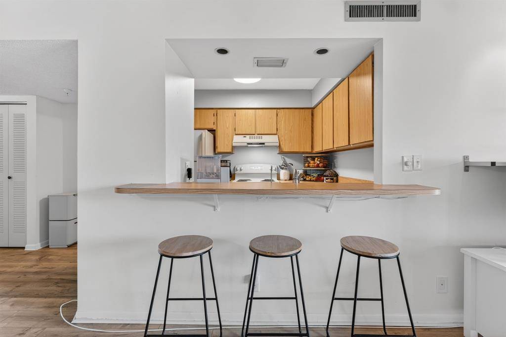 Pompano Beach, FL 33069,2205 S Cypress Bend Dr #604