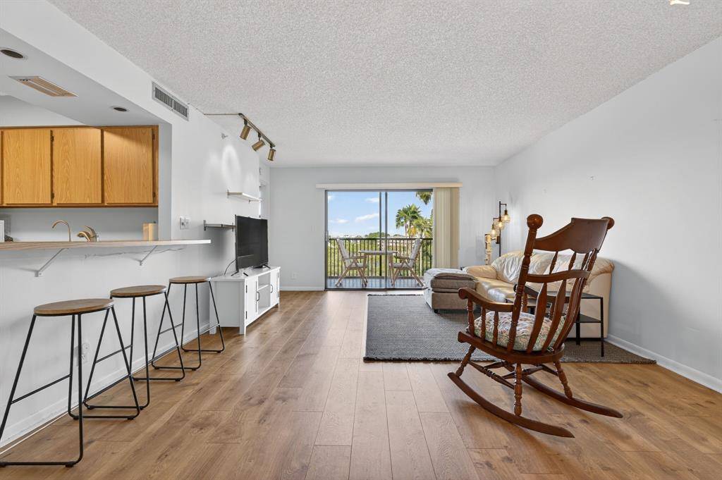 Pompano Beach, FL 33069,2205 S Cypress Bend Dr #604