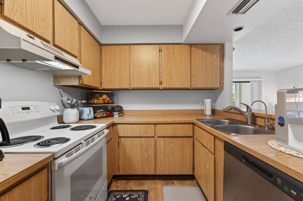 Pompano Beach, FL 33069,2205 S Cypress Bend Dr #604