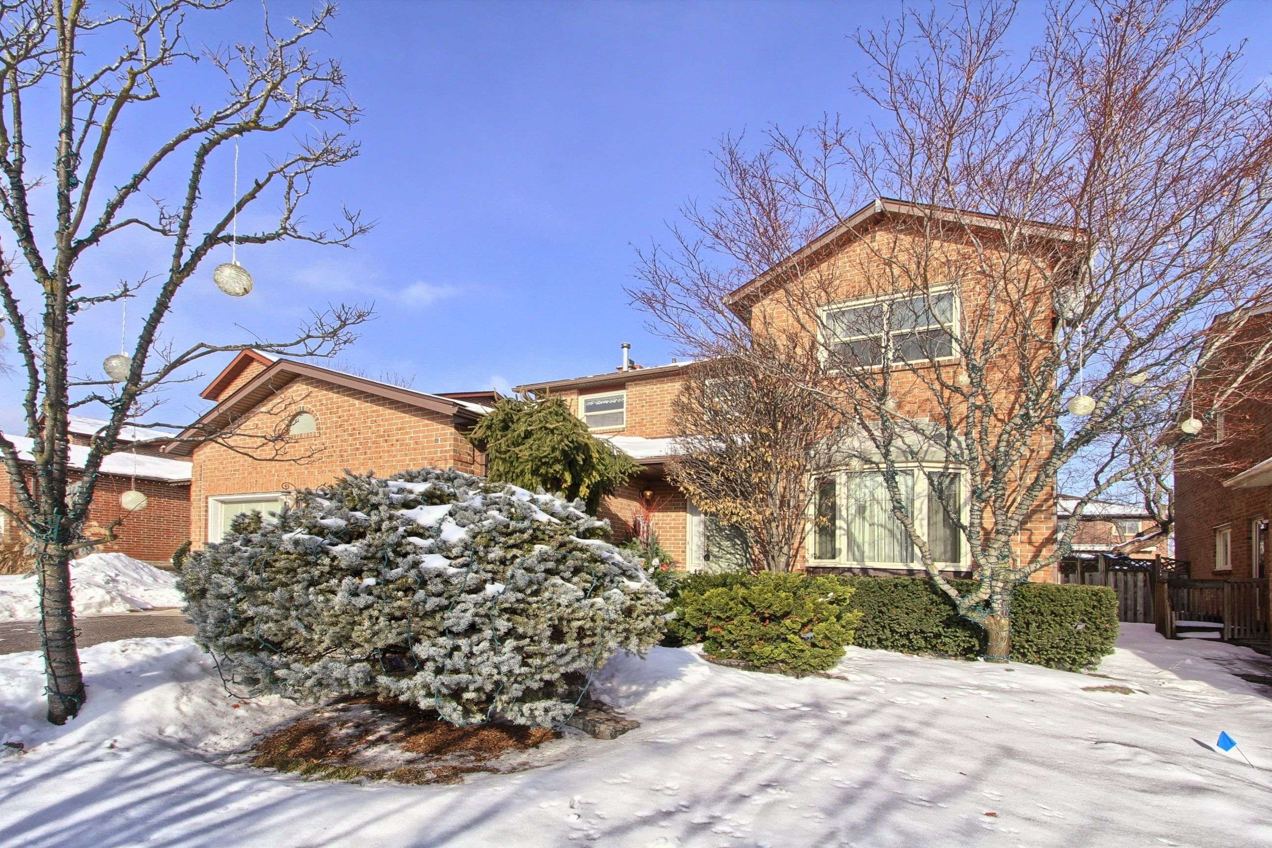 Richmond Hill, ON L4C 7S2,36 Houseman CRES