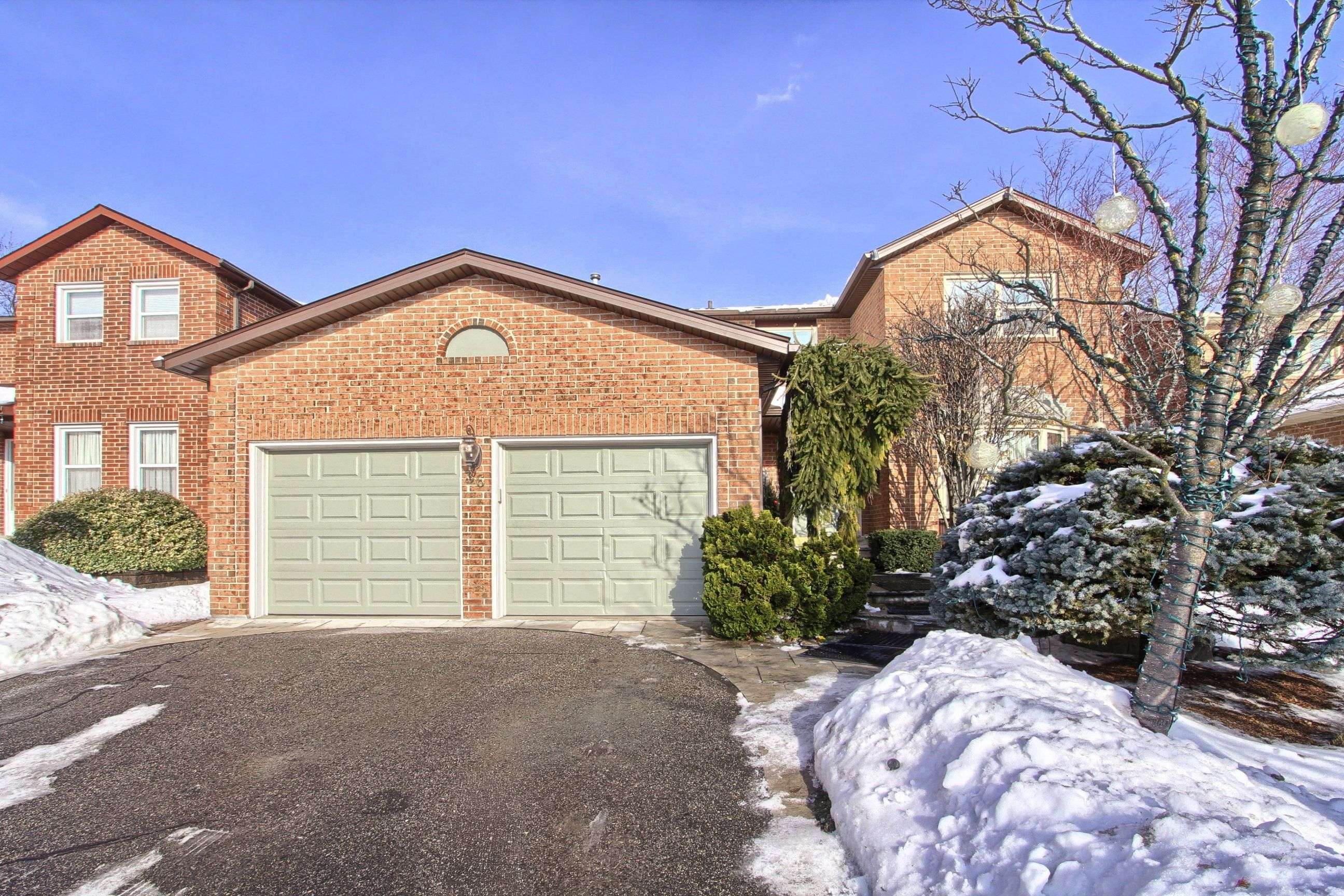 Richmond Hill, ON L4C 7S2,36 Houseman CRES