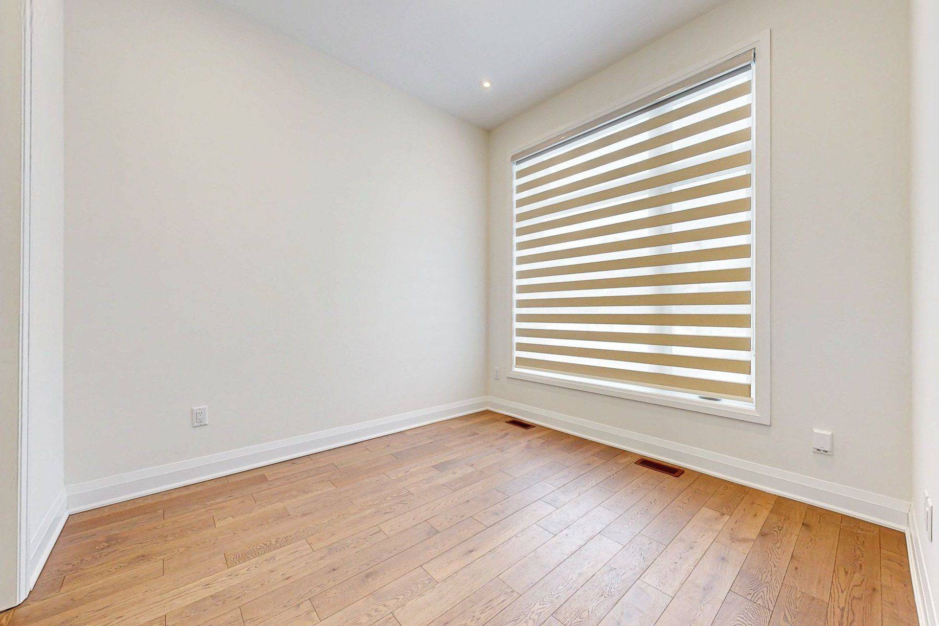 Uxbridge, ON L9P 0R9,3 Vern Robertson Gate