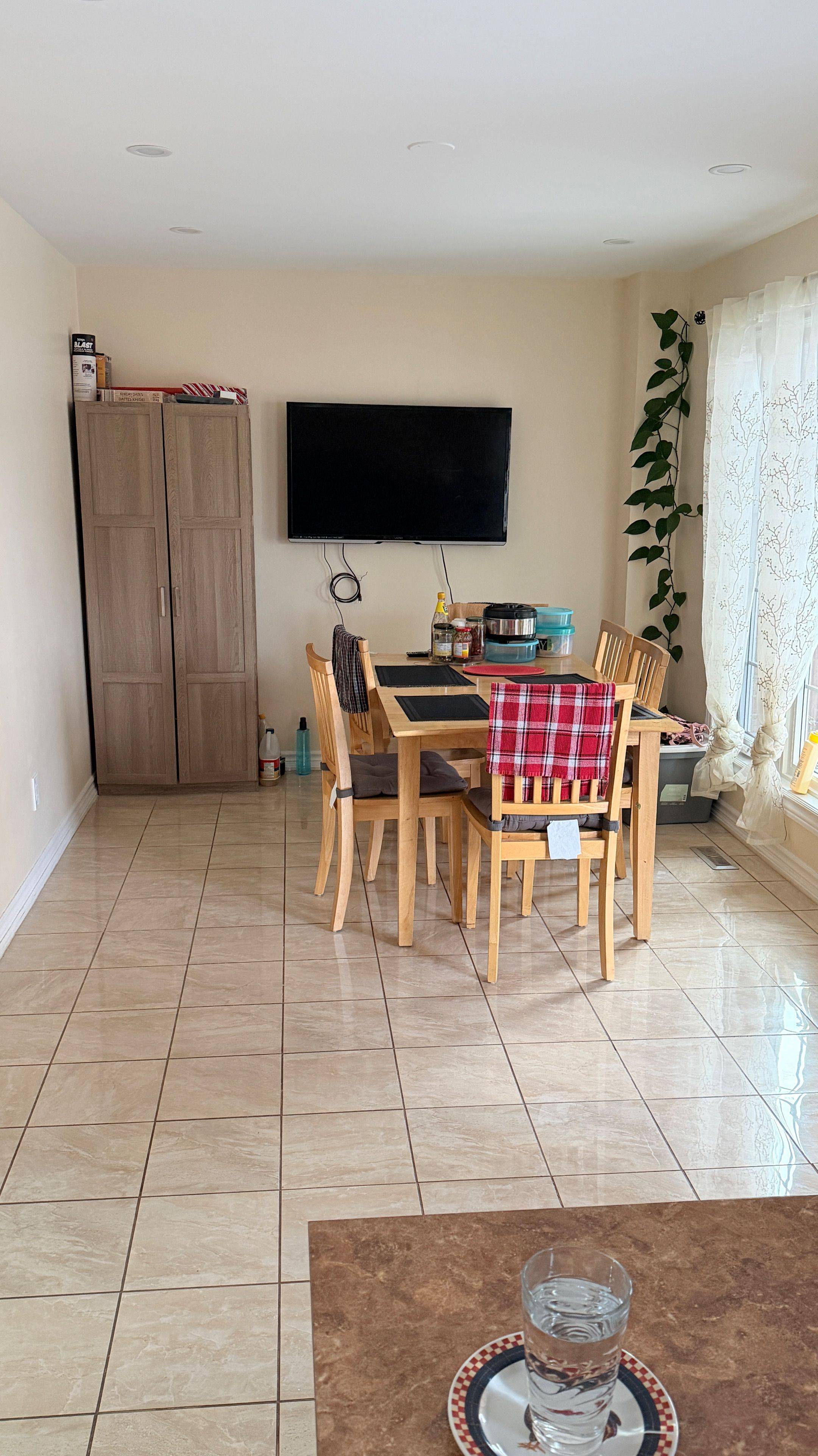 Brampton, ON L6R 1K8,29 Softneedle AVE