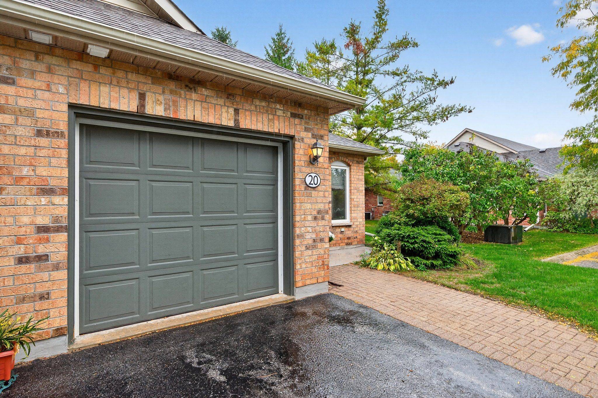 Selwyn, ON K0L 2H0,20 Charles CT