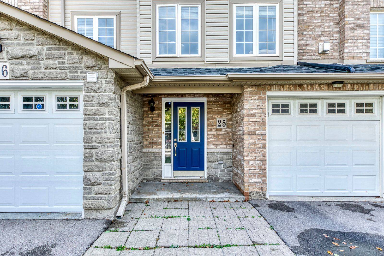 Hamilton, ON L9C 7W6,7 Southside PL #25