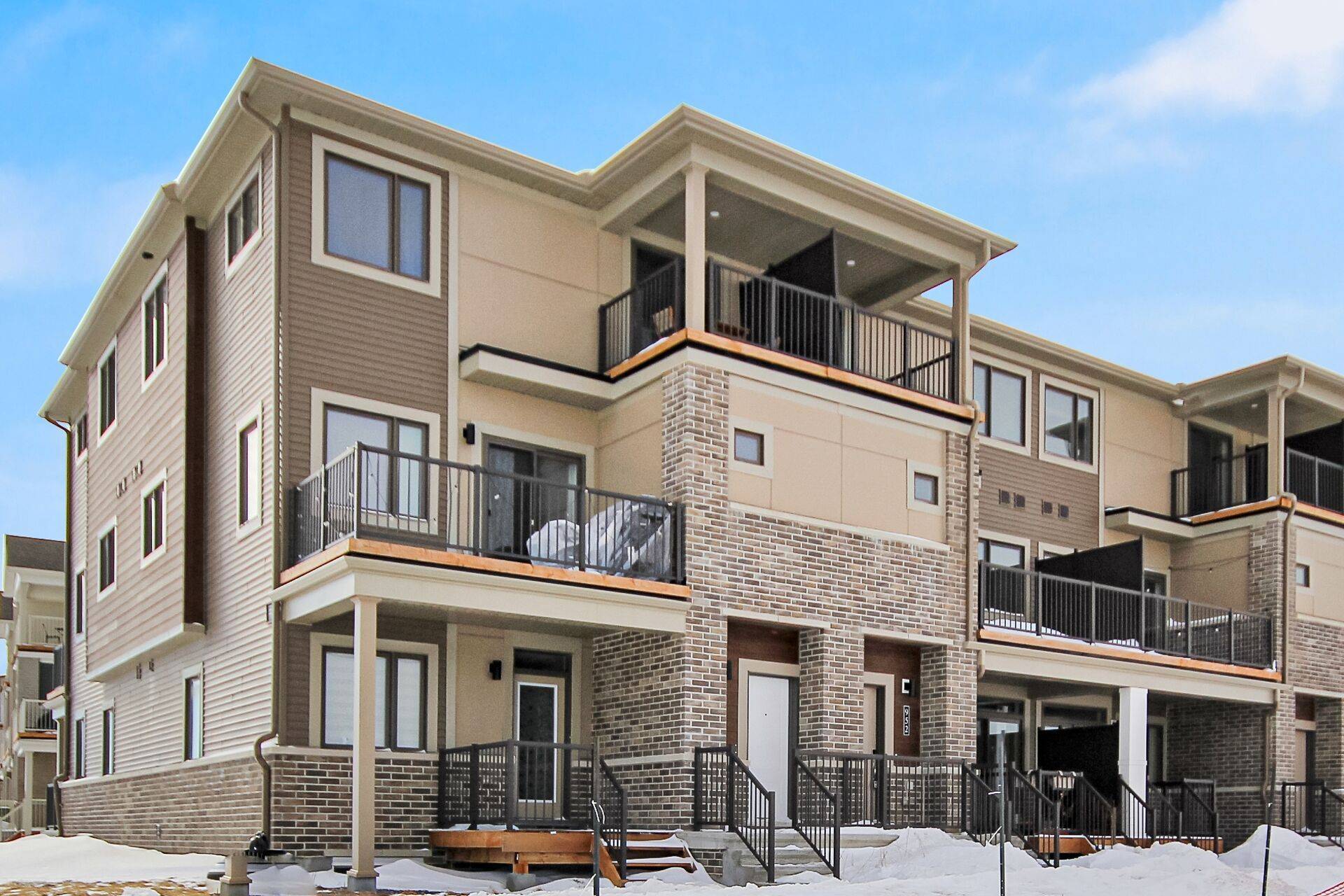 Barrhaven, ON K2J 7J5,952 Chapman Mills DR