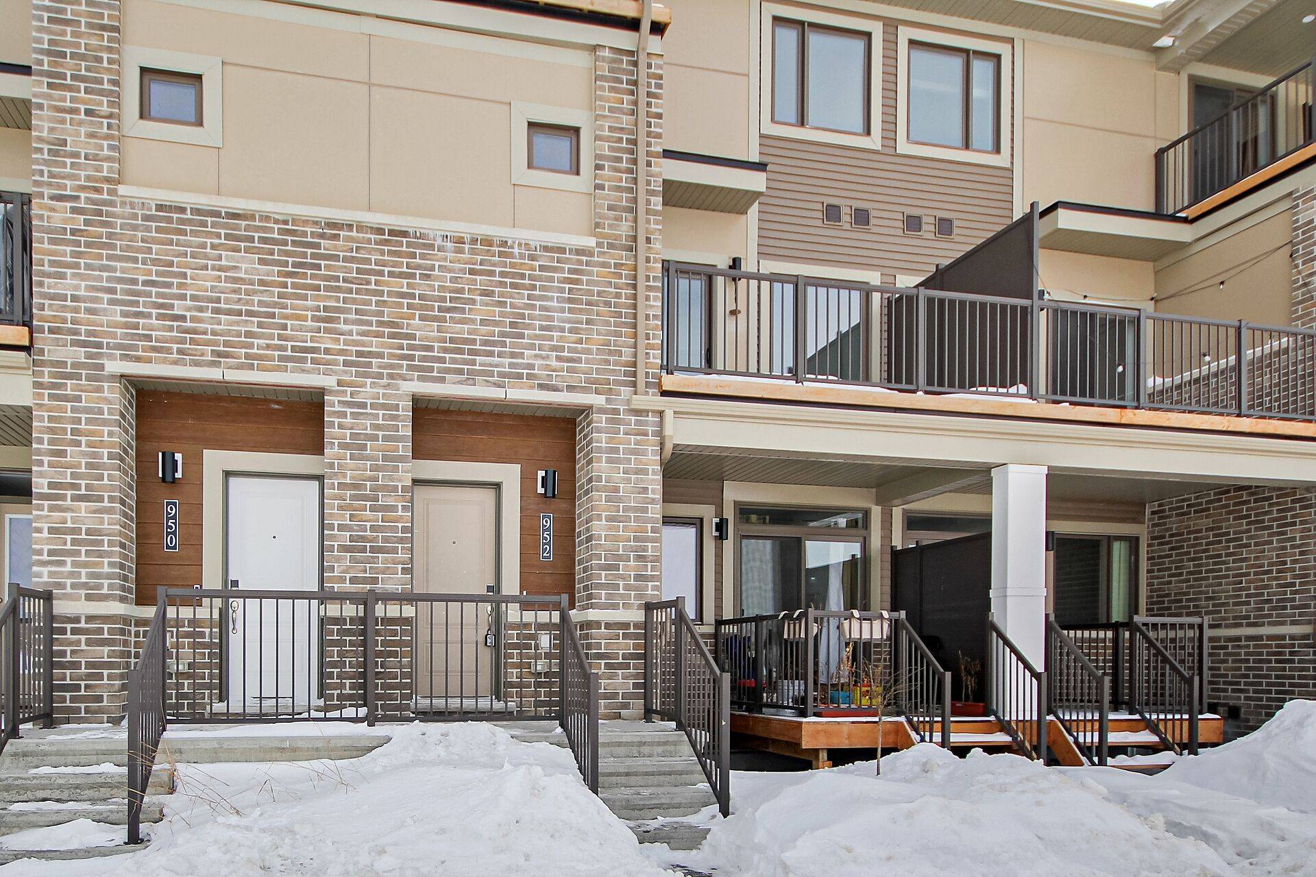 Barrhaven, ON K2J 7J5,952 Chapman Mills DR