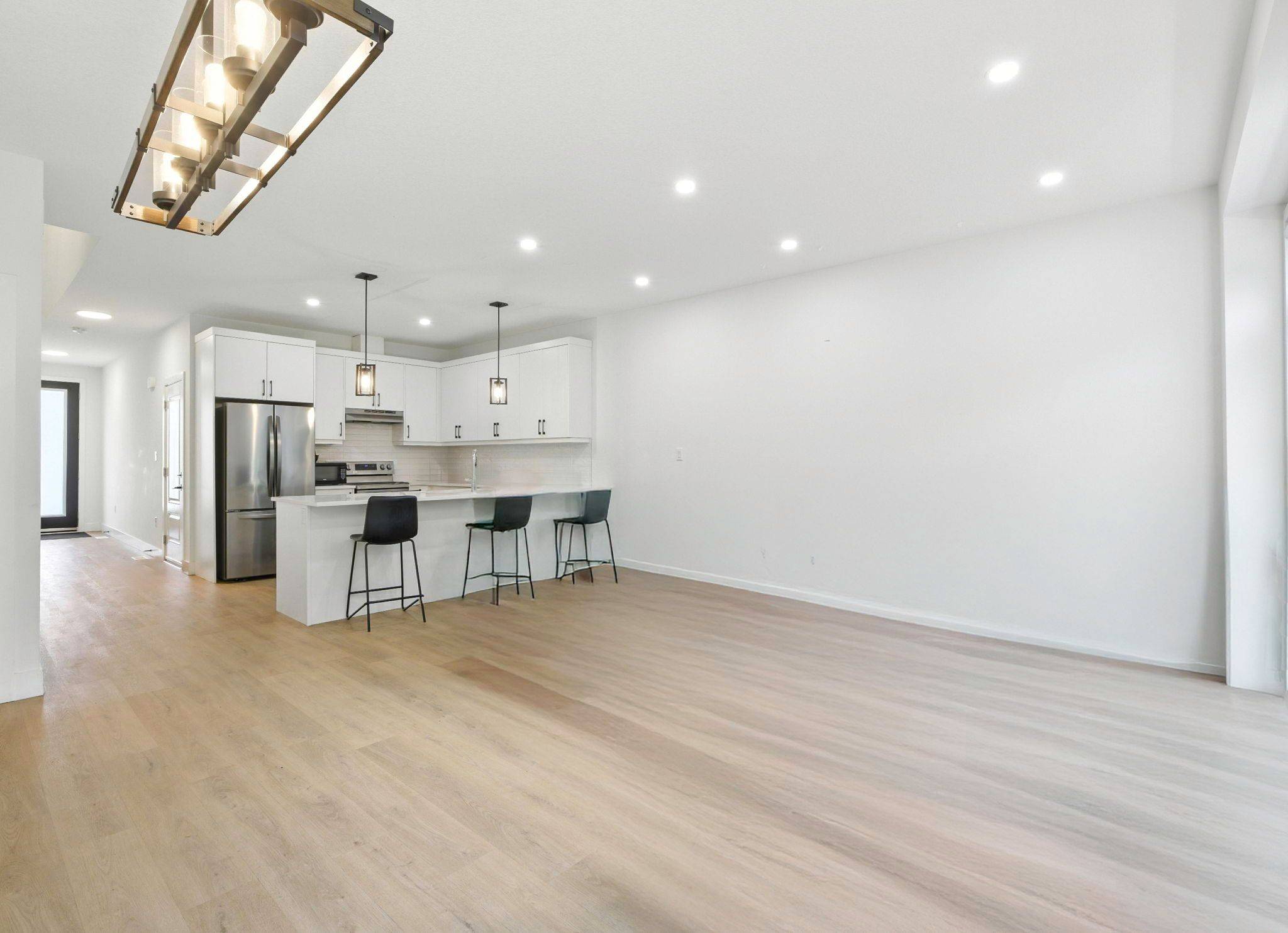 London North, ON N6G 3X4,1870 ALDERSBROOK Gate #28