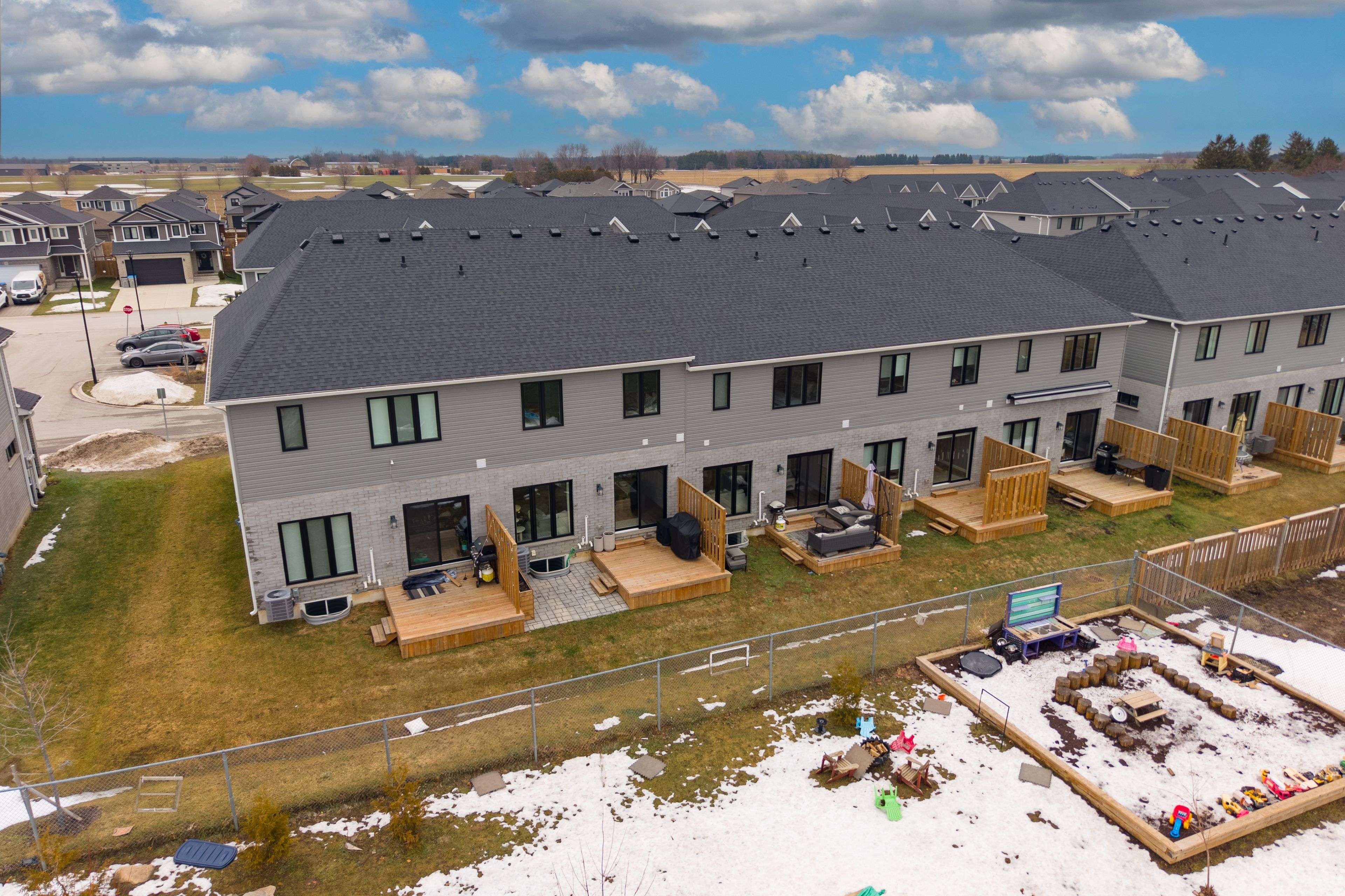 Lucan Biddulph, ON N0M 2J0,17 Nicholson ST #35