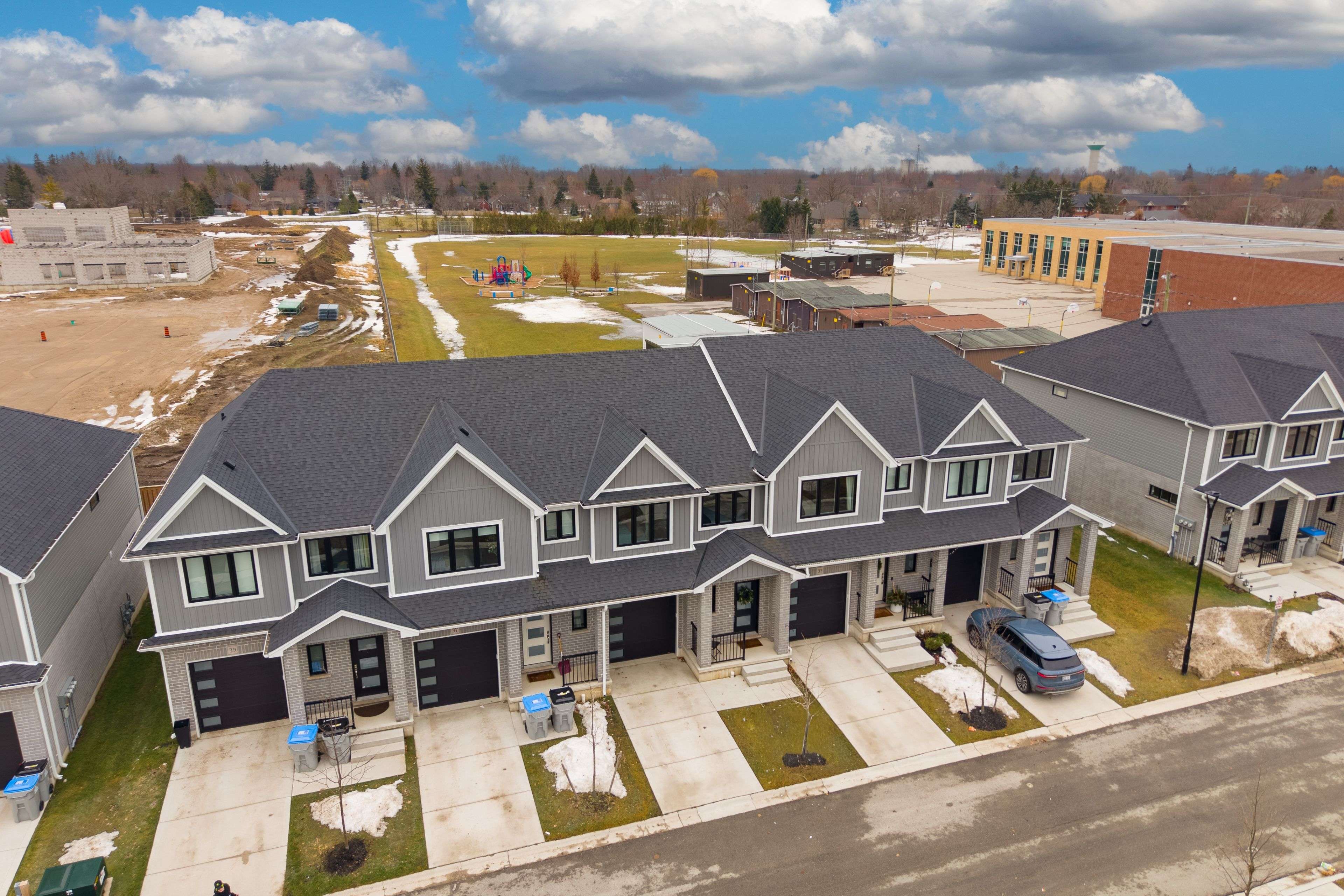 Lucan Biddulph, ON N0M 2J0,17 Nicholson ST #35