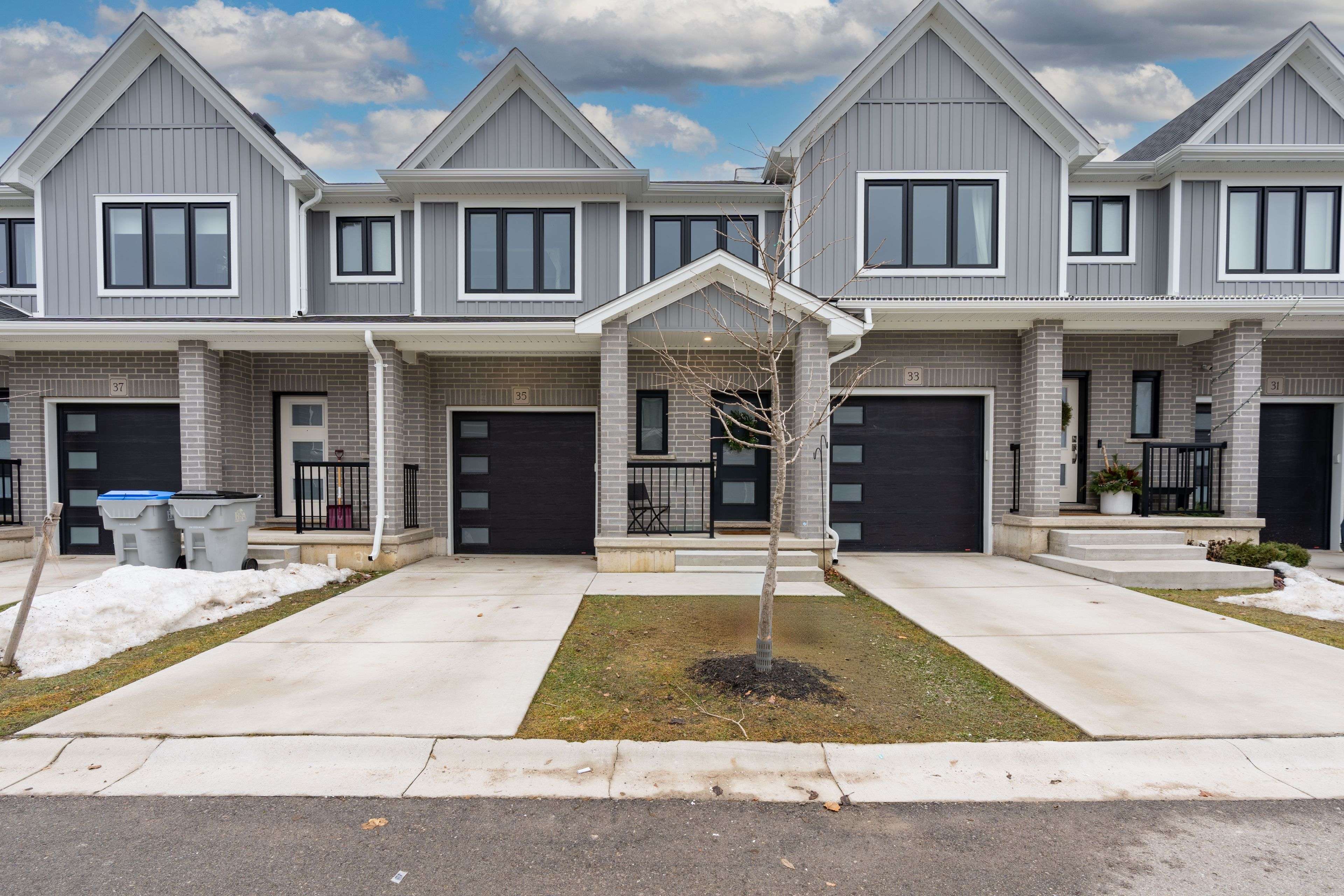 Lucan Biddulph, ON N0M 2J0,17 Nicholson ST #35