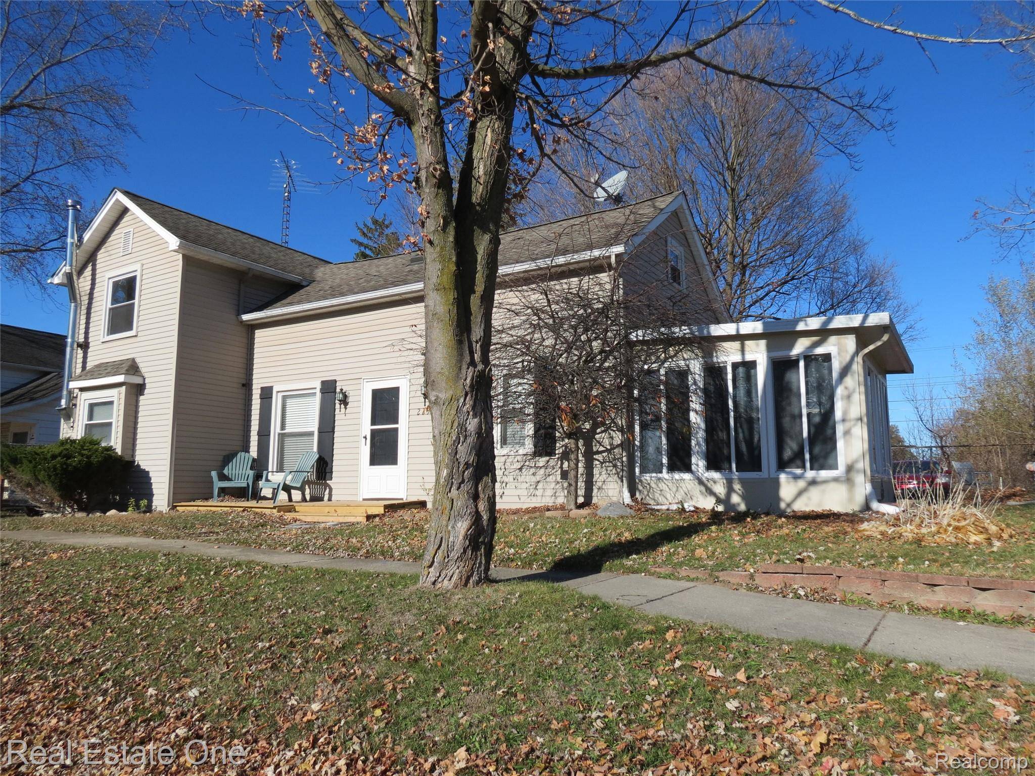 Fowlerville, MI 48836,225 South ST