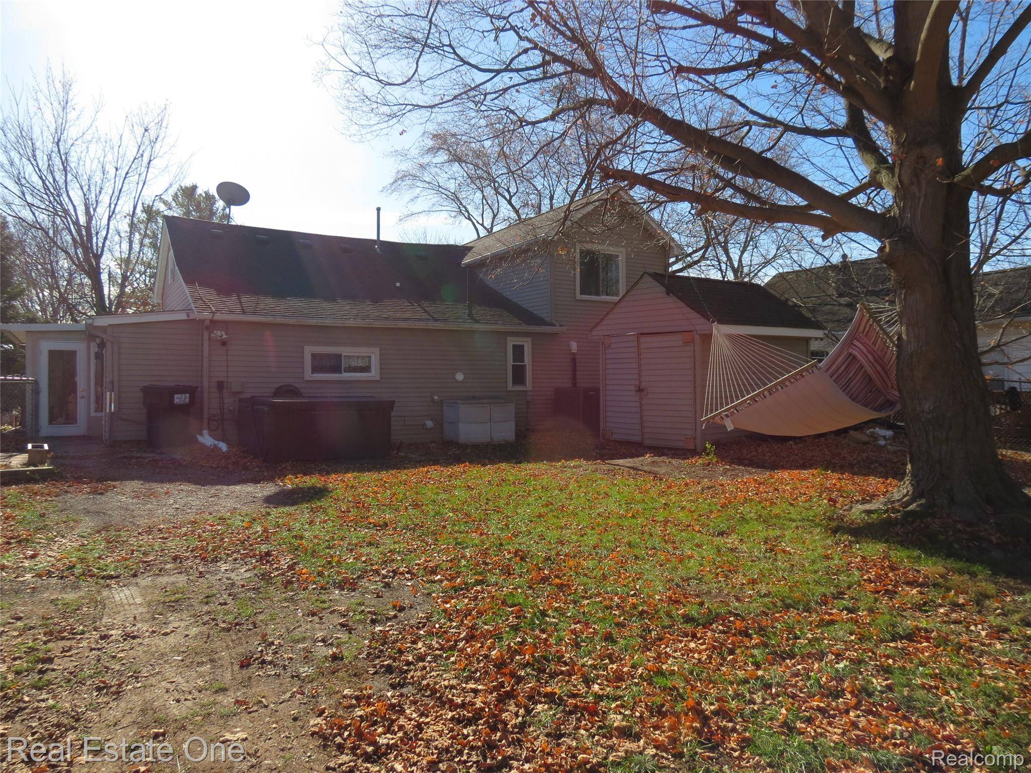 Fowlerville, MI 48836,225 South ST