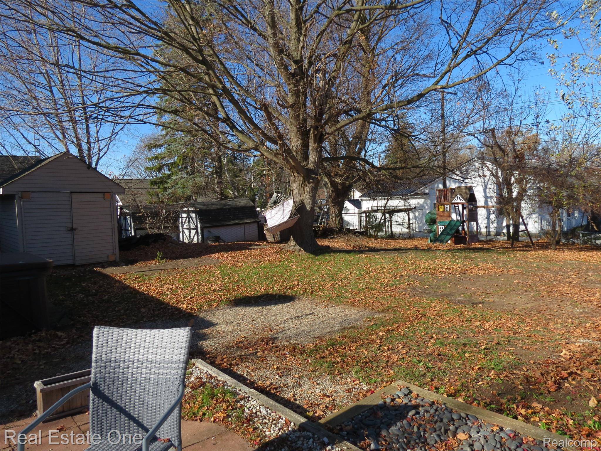 Fowlerville, MI 48836,225 South ST