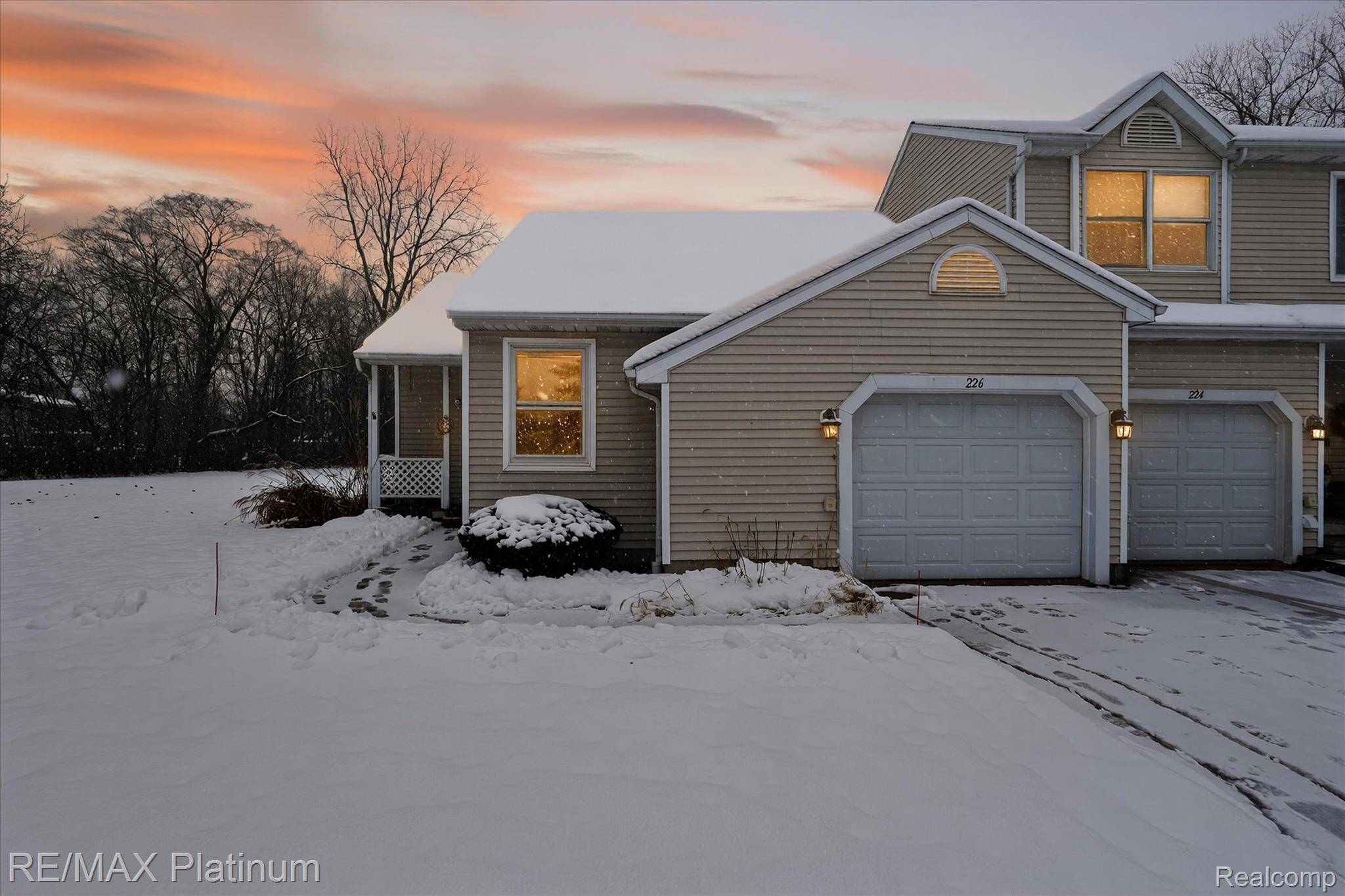 Fenton, MI 48430,226 Meadow Pointe DR